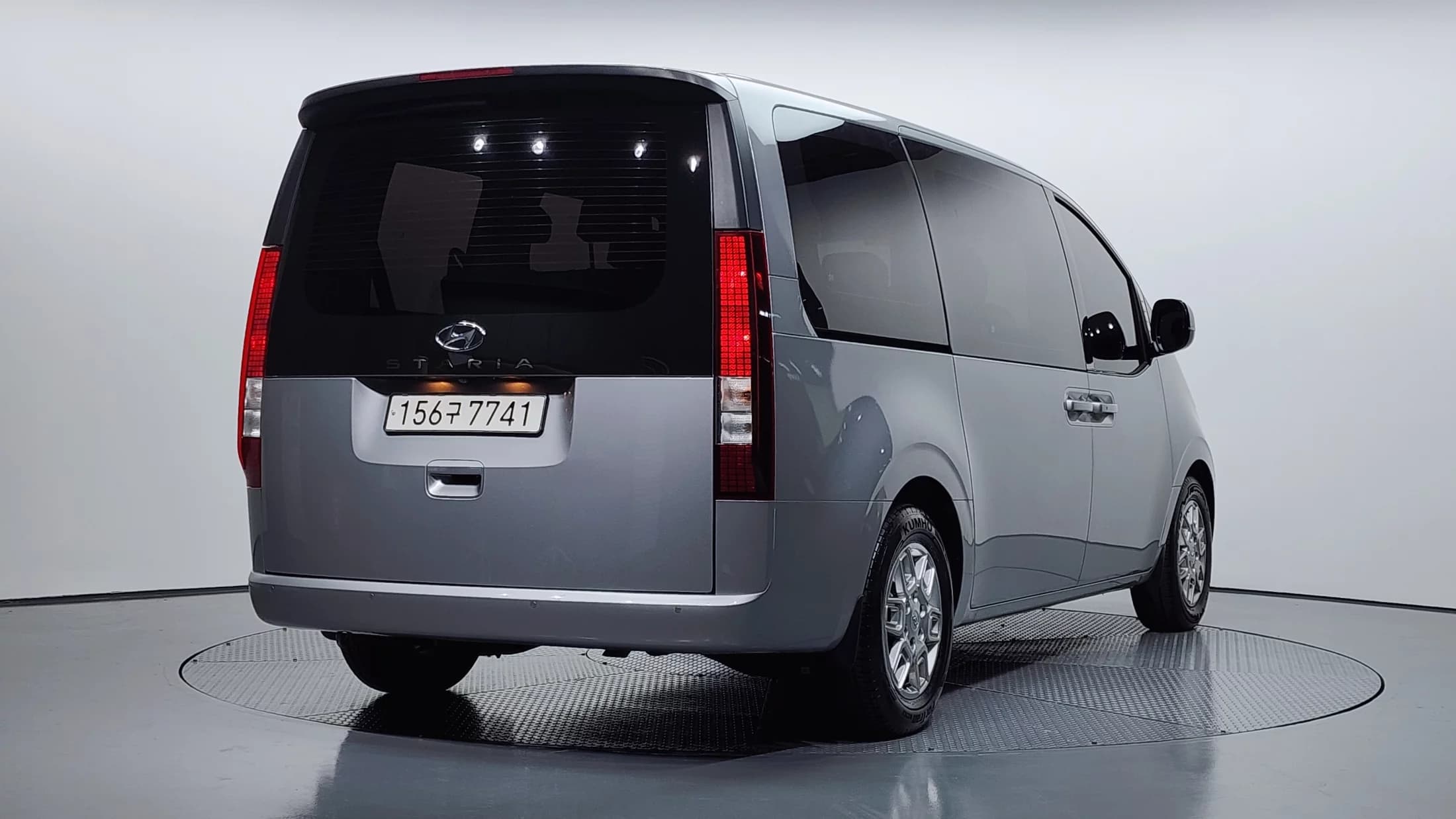 Hyundai Staria Tourer 9-Seater Modern, 2022 г. 83357 км. — фото 2