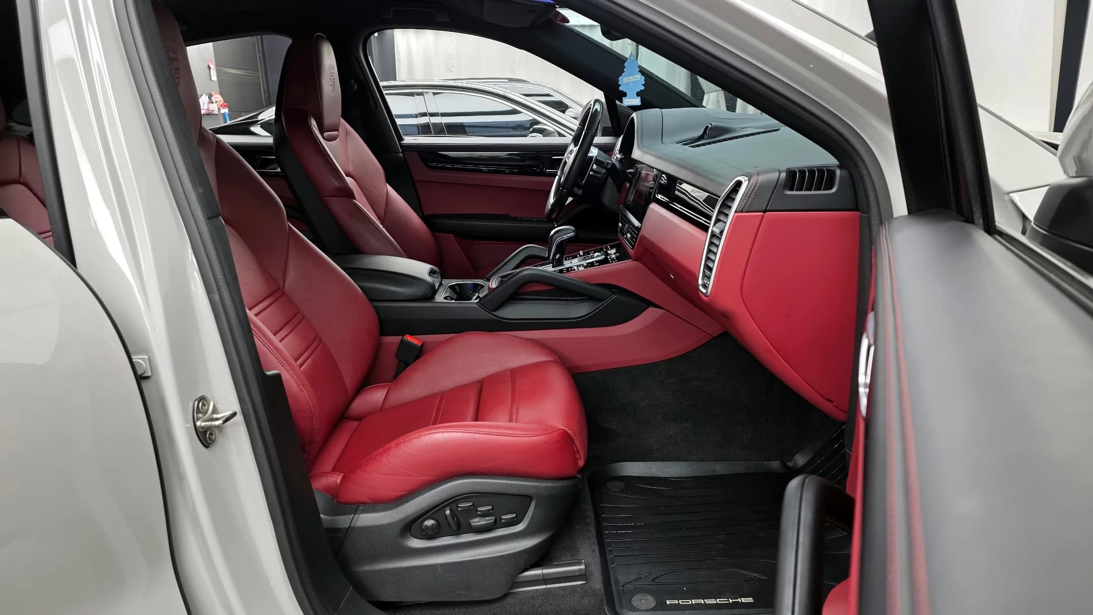 Porsche CAYENNE 3.0 Coupe, 2022 г. 80582 км. — фото 11