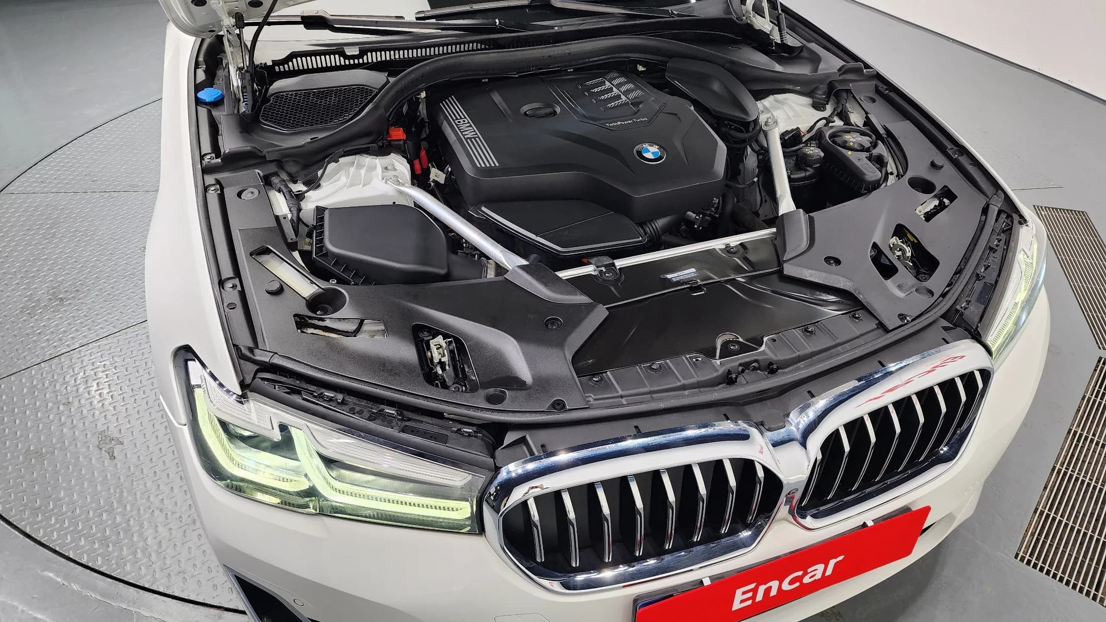 BMW 5-Series 530i xDrive Luxury, 2023 г. 63056 км. — фото 6