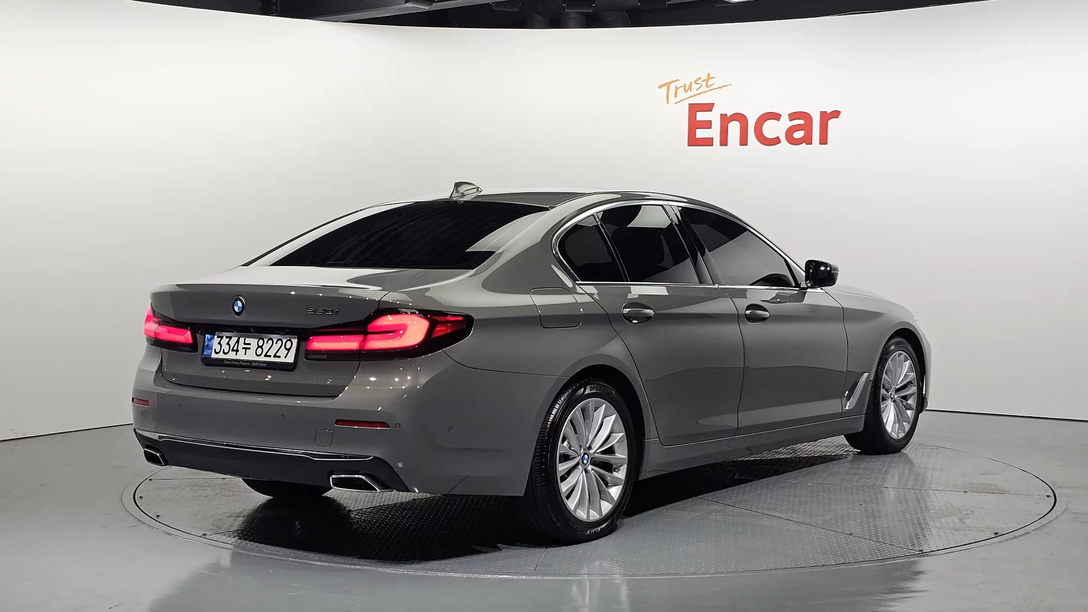 BMW 5-Series 520i Luxury, 2021 г. 47702 км. — фото 2