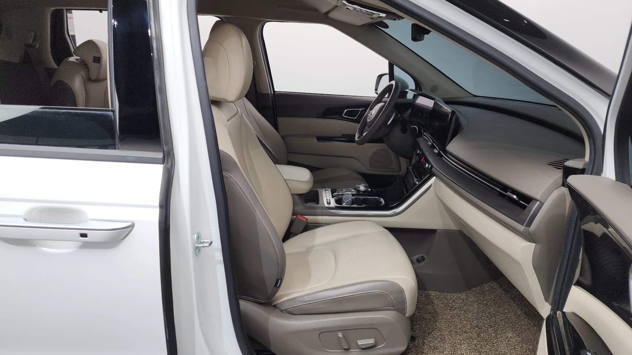 Kia Carnival 9-Seater Signature, 2021 г. 93234 км. — фото 11