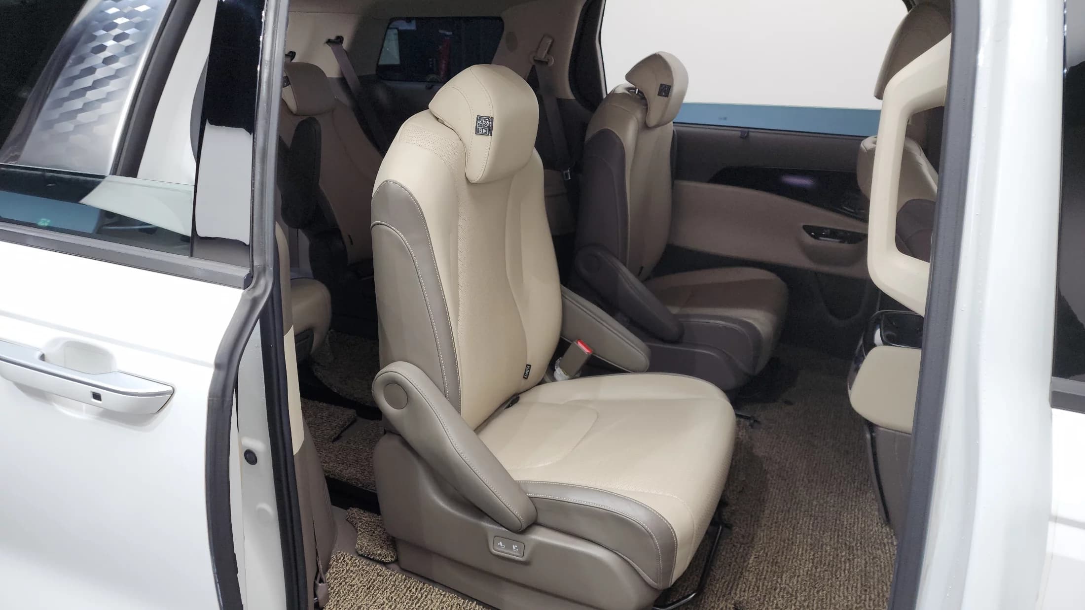 Kia Carnival 9-Seater Signature, 2021 г. 93234 км. — фото 12
