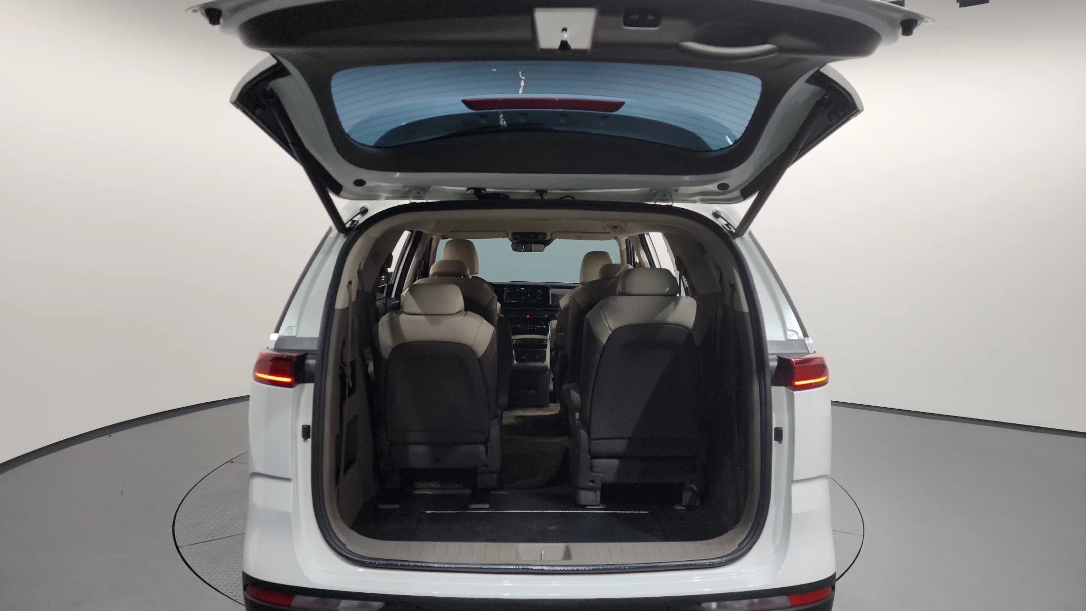 Kia Carnival 9-Seater Signature, 2021 г. 93234 км. — фото 20