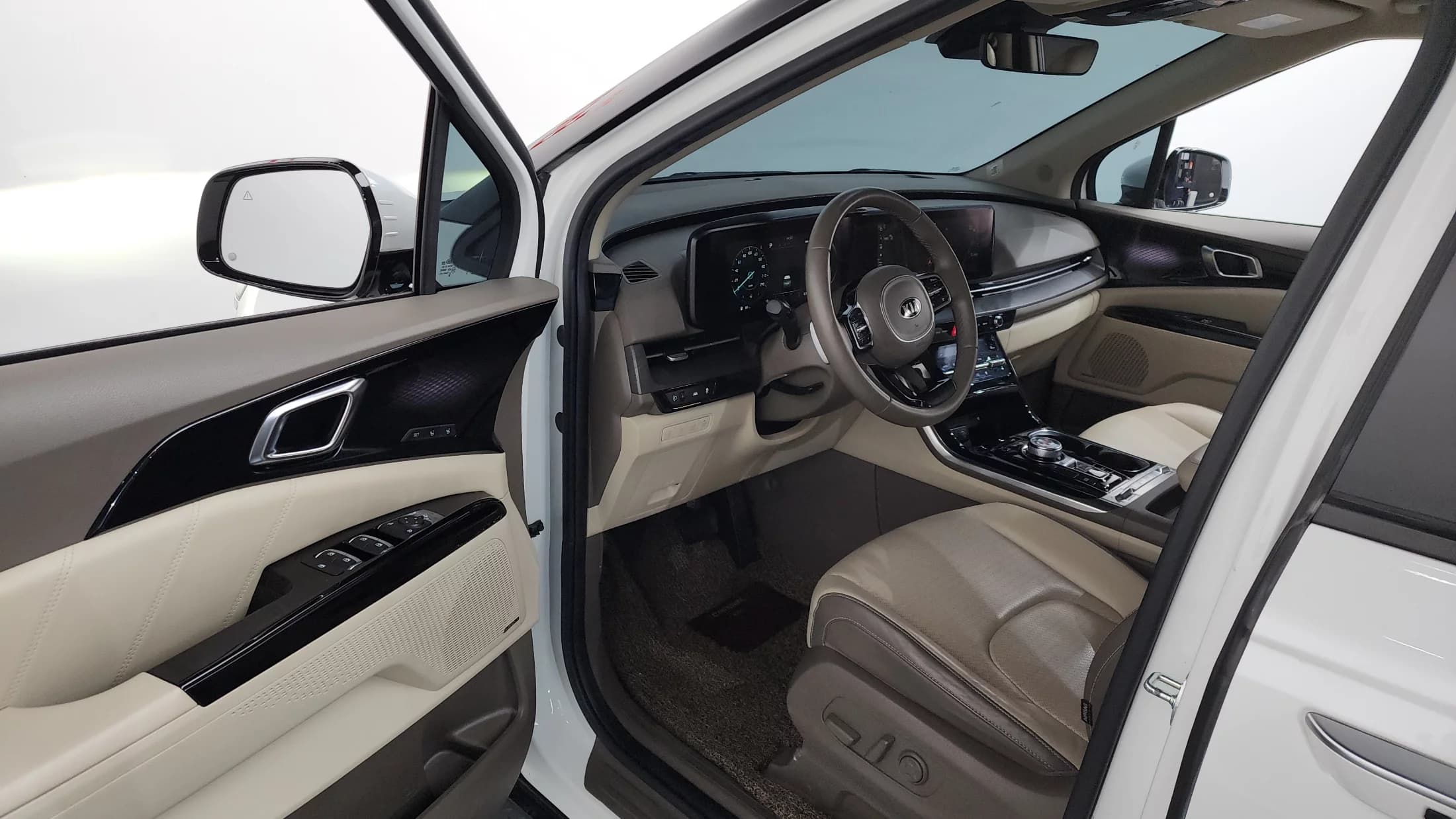 Kia Carnival 9-Seater Signature, 2021 г. 93234 км. — фото 10