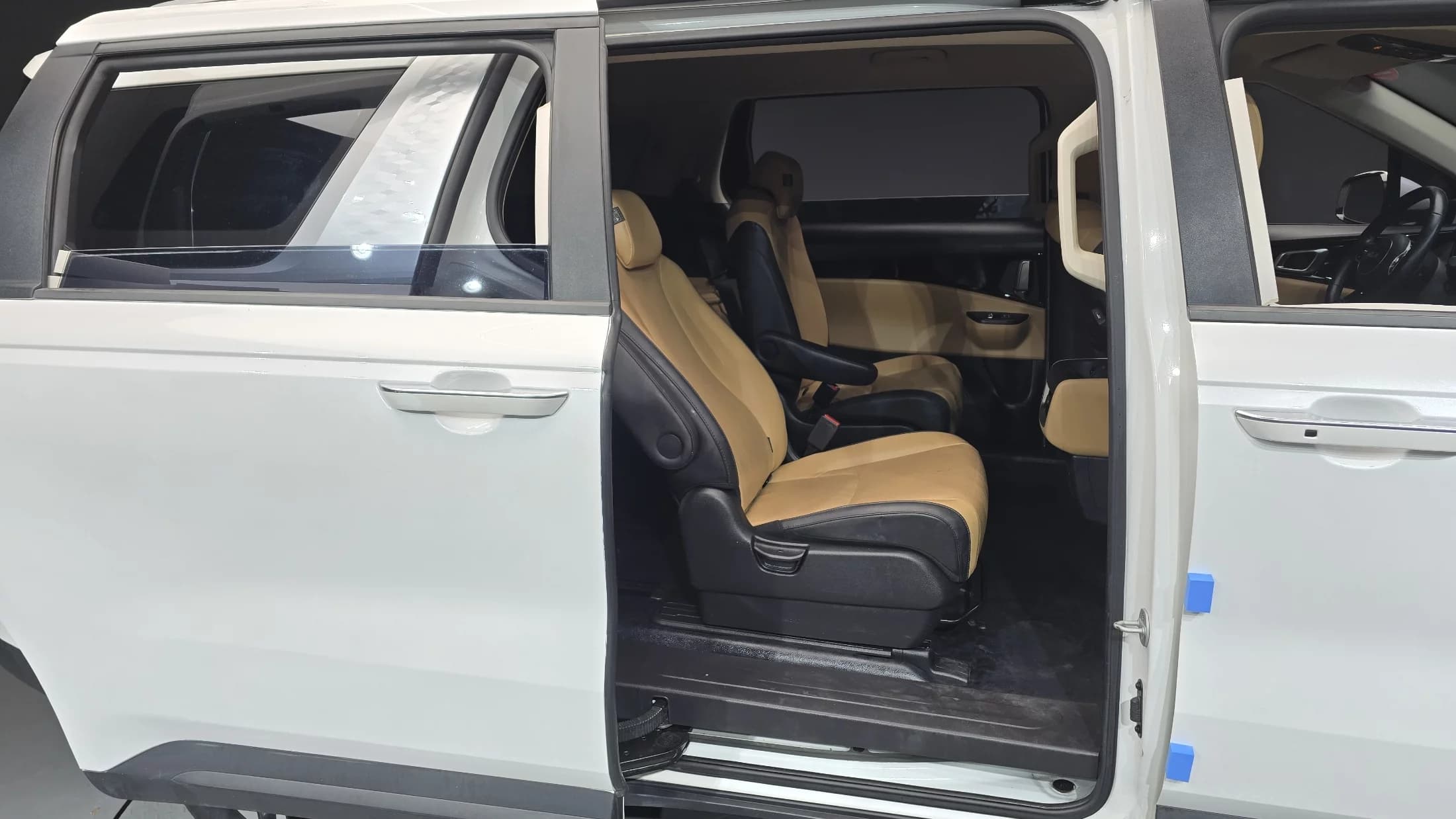 Kia Carnival 9-Seater Prestige, 2023 г. 57164 км. — фото 12