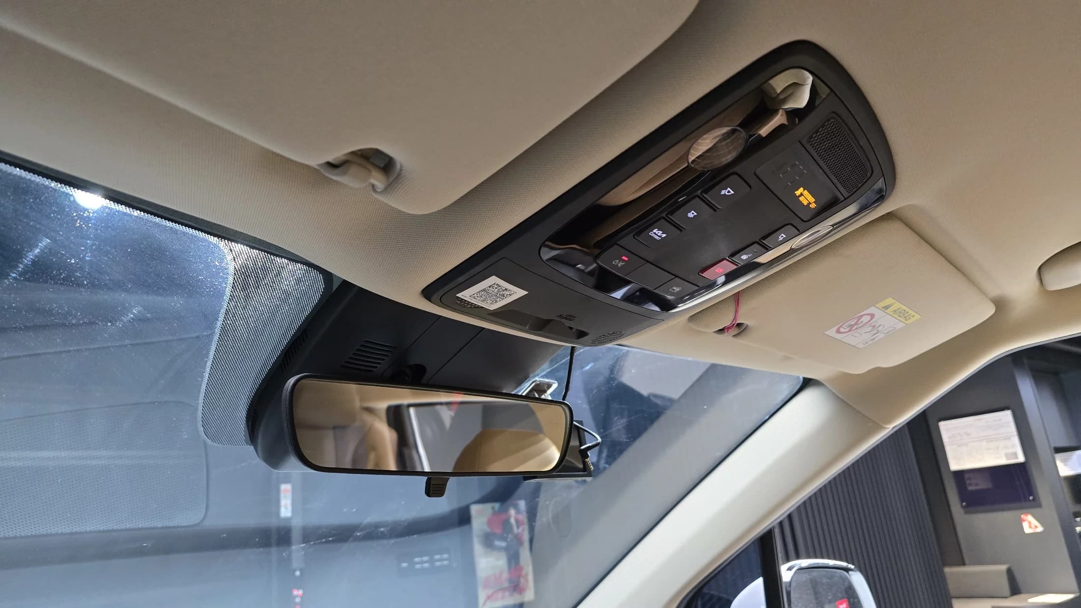 Kia Carnival 9-Seater Prestige, 2023 г. 57164 км. — фото 19