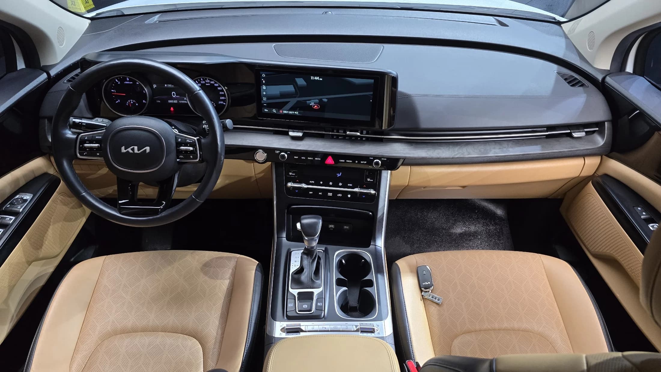 Kia Carnival 9-Seater Prestige, 2023 г. 57164 км. — фото 7