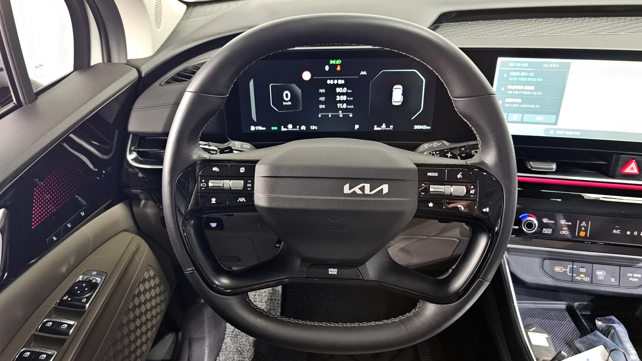 Kia Carnival 9-Seater Signature, 2025 г. 20777 км. — фото 12