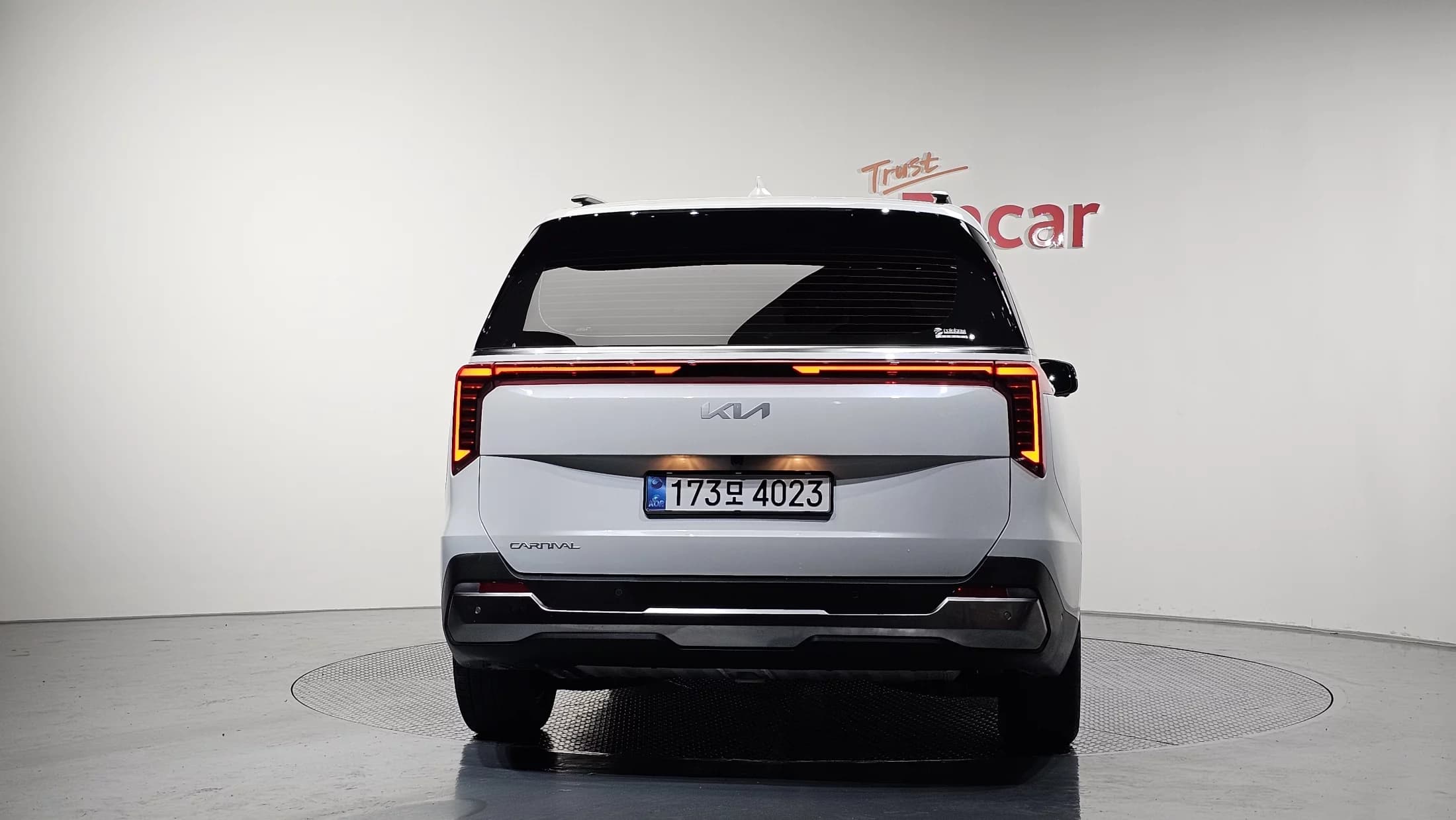 Kia Carnival 9-Seater Signature, 2025 г. 20777 км. — фото 3