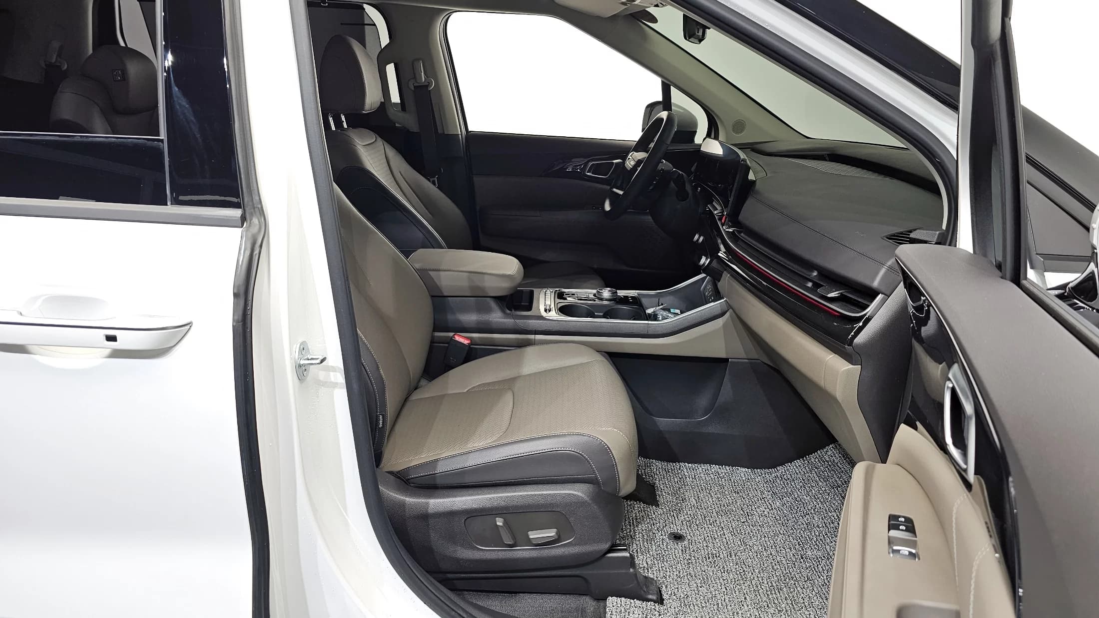 Kia Carnival 9-Seater Signature, 2025 г. 20777 км. — фото 10