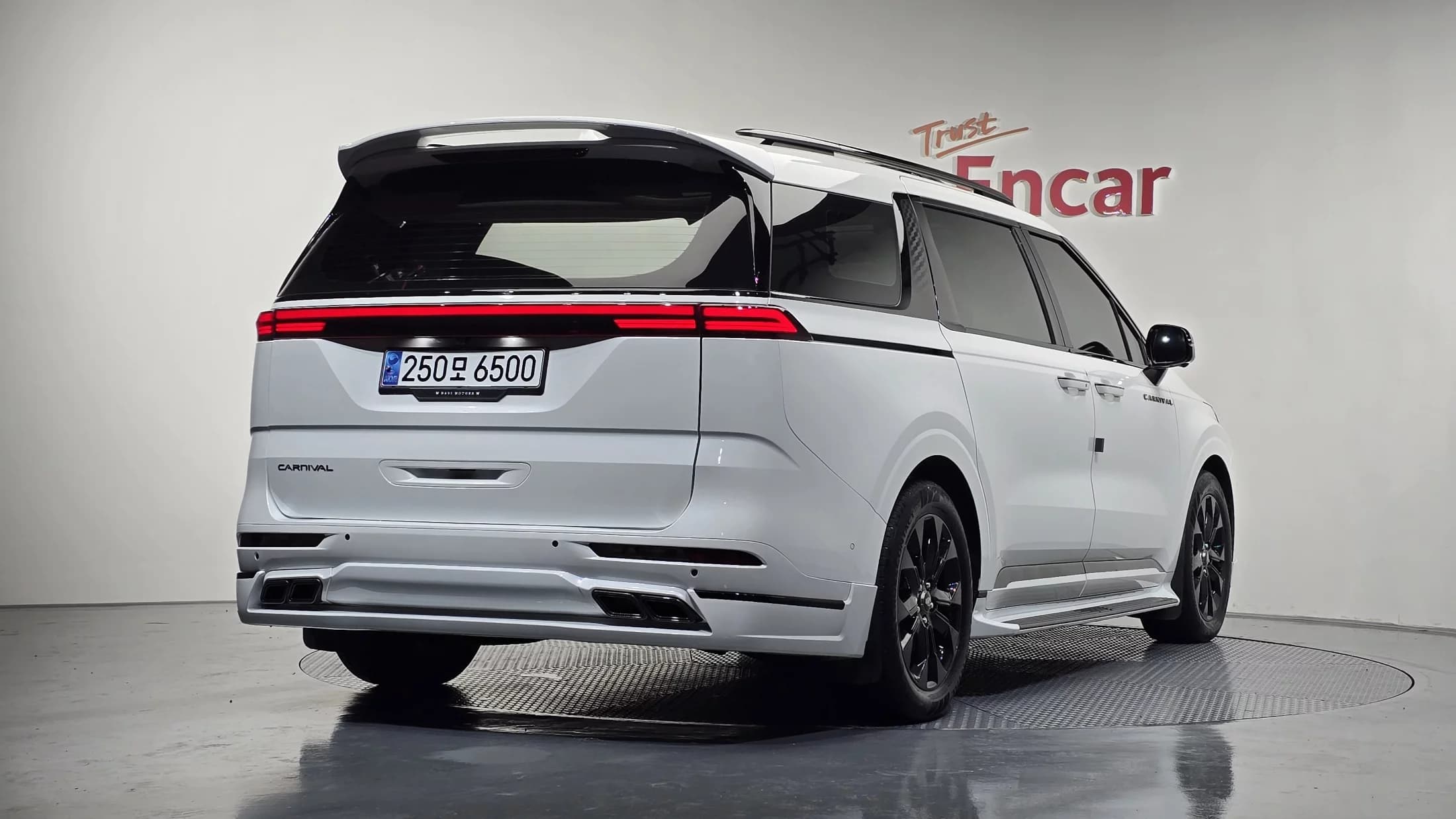 Kia Carnival Gasoline 9-Seater Signature, 2023 г. 45205 км. — фото 2