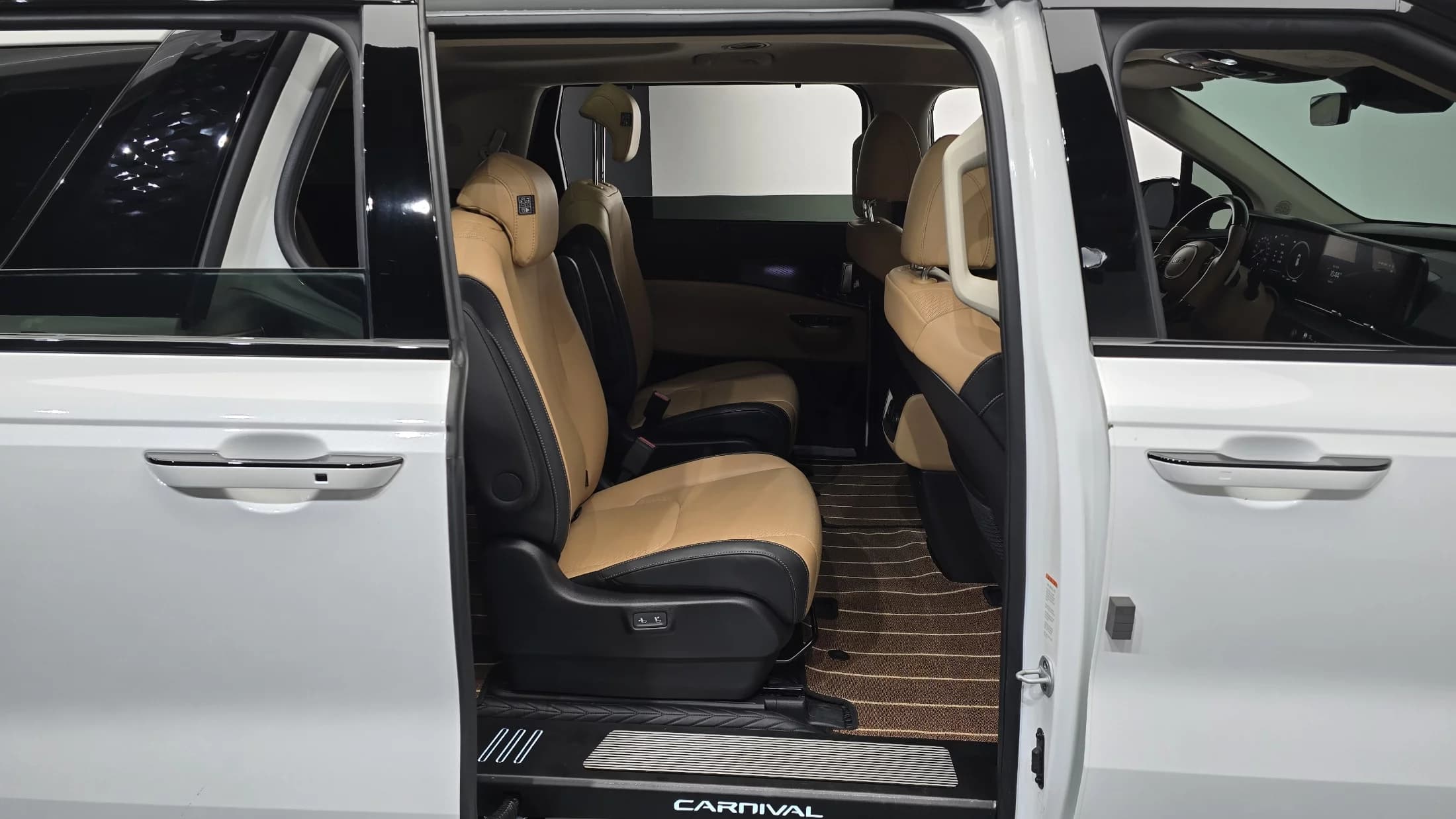 Kia Carnival Gasoline 9-Seater Signature, 2023 г. 45205 км. — фото 12