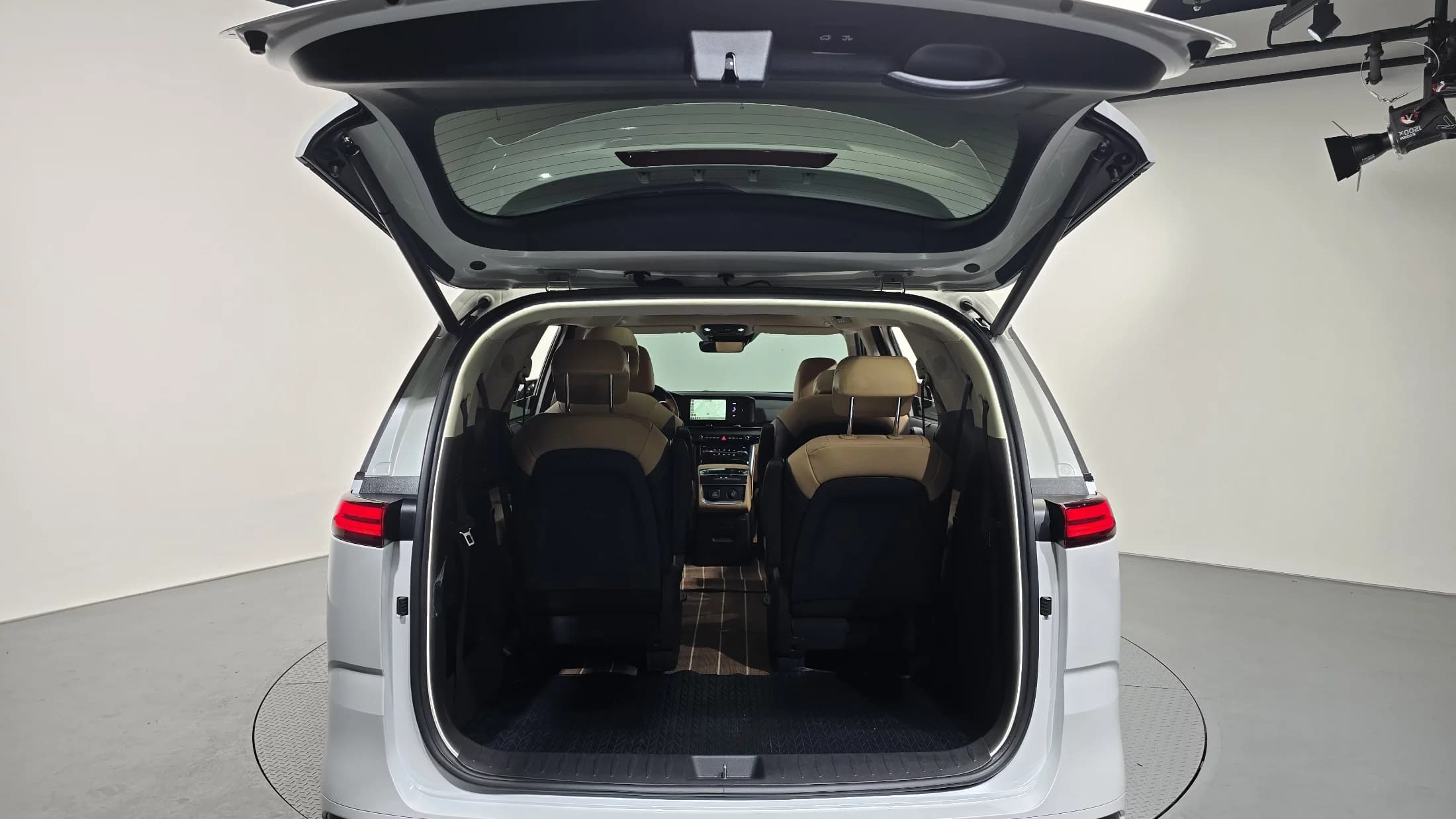 Kia Carnival Gasoline 9-Seater Signature, 2023 г. 45205 км. — фото 20