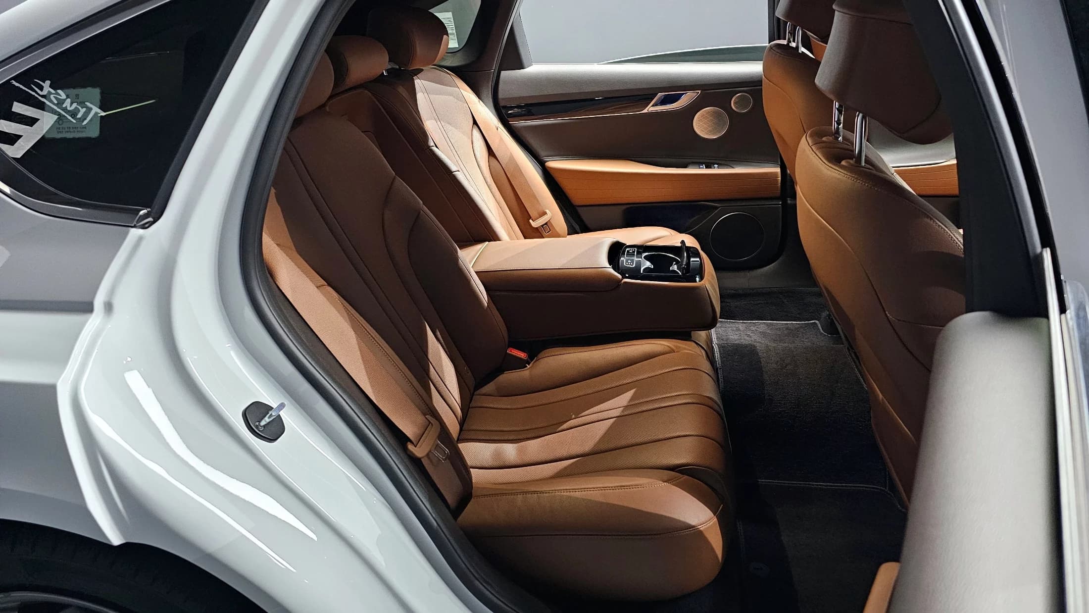 Genesis G80 Gasoline 3.5 Turbo AWD, 2023 г. 28574 км. — фото 12