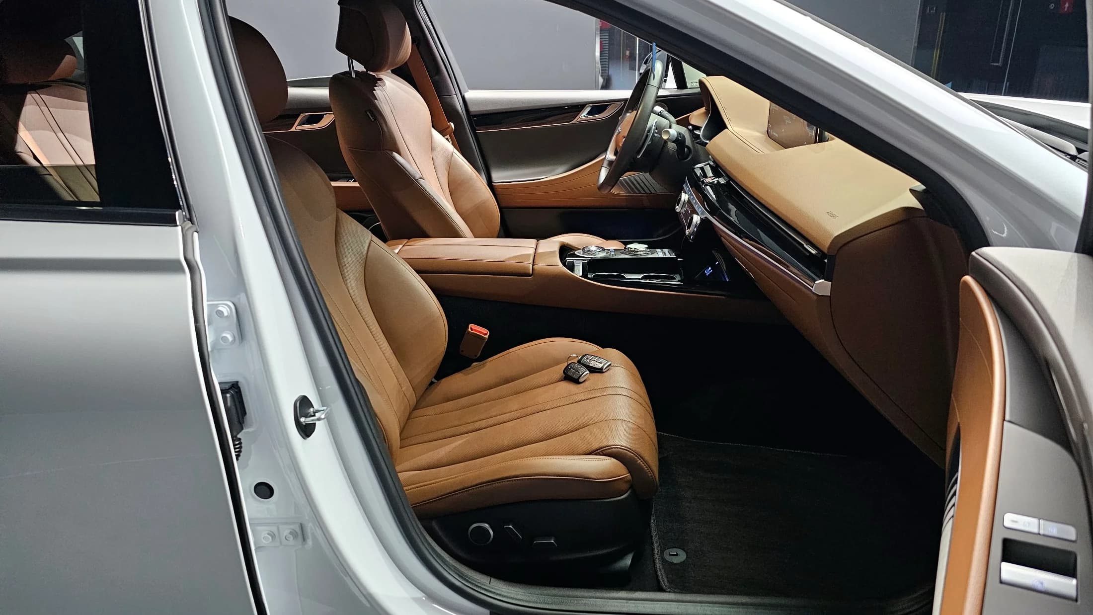 Genesis G80 Gasoline 3.5 Turbo AWD, 2023 г. 28574 км. — фото 10