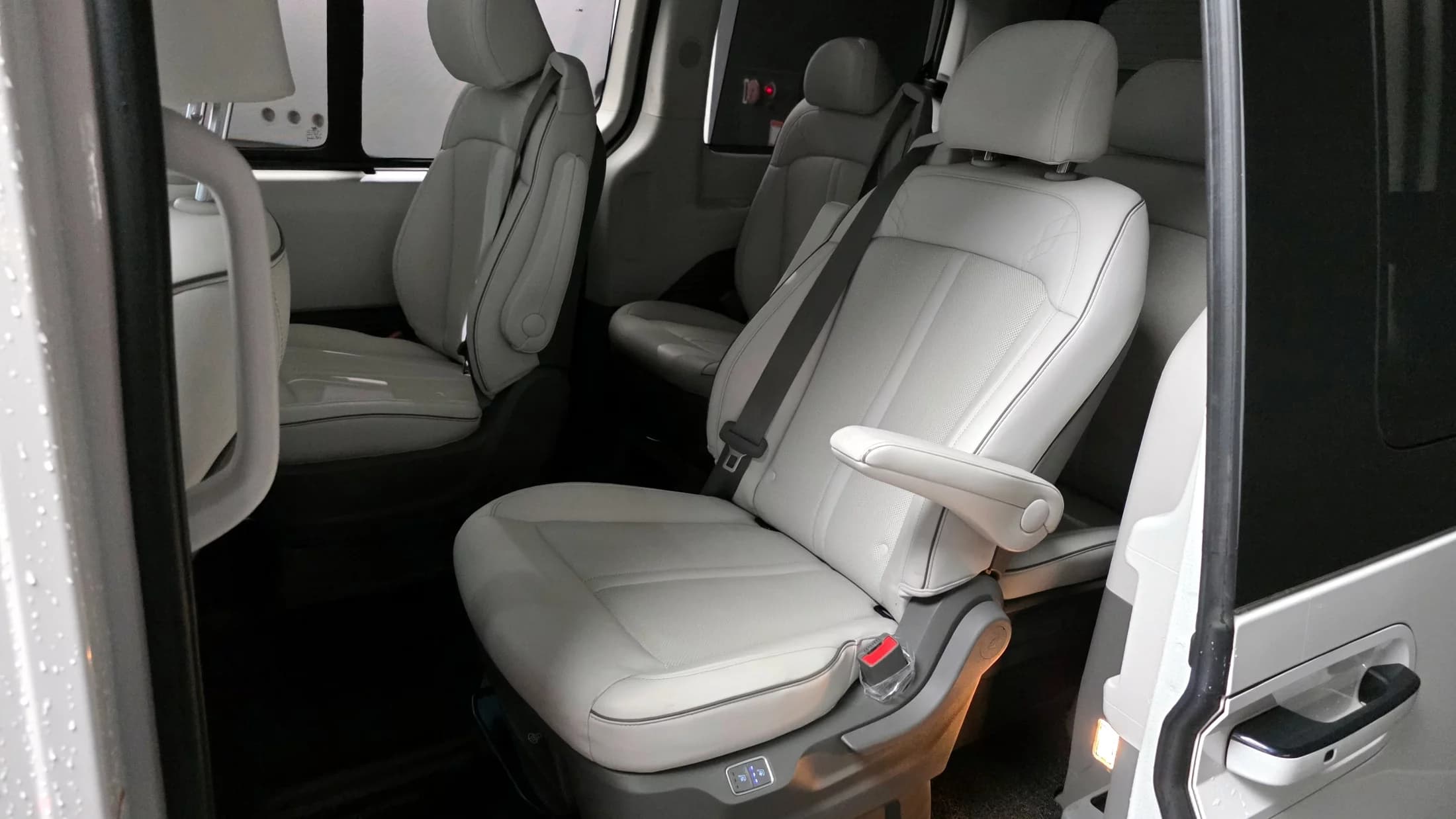 Hyundai Staria L3.5 Lounge 9-Seater Inspiration, 2023 г. 69863 км. — фото 11
