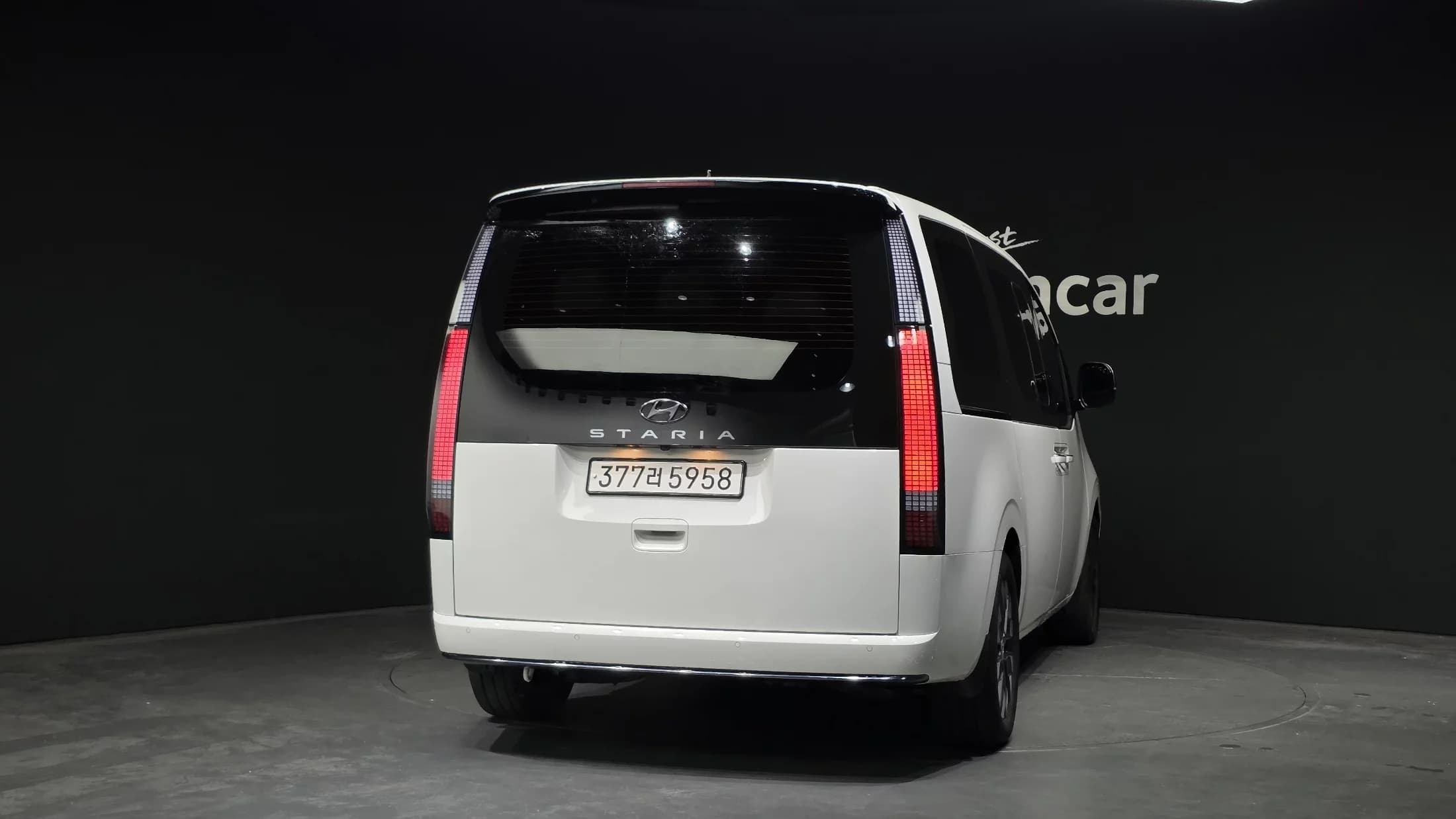 Hyundai Staria L3.5 Lounge 9-Seater Inspiration, 2023 г. 69863 км. — фото 4