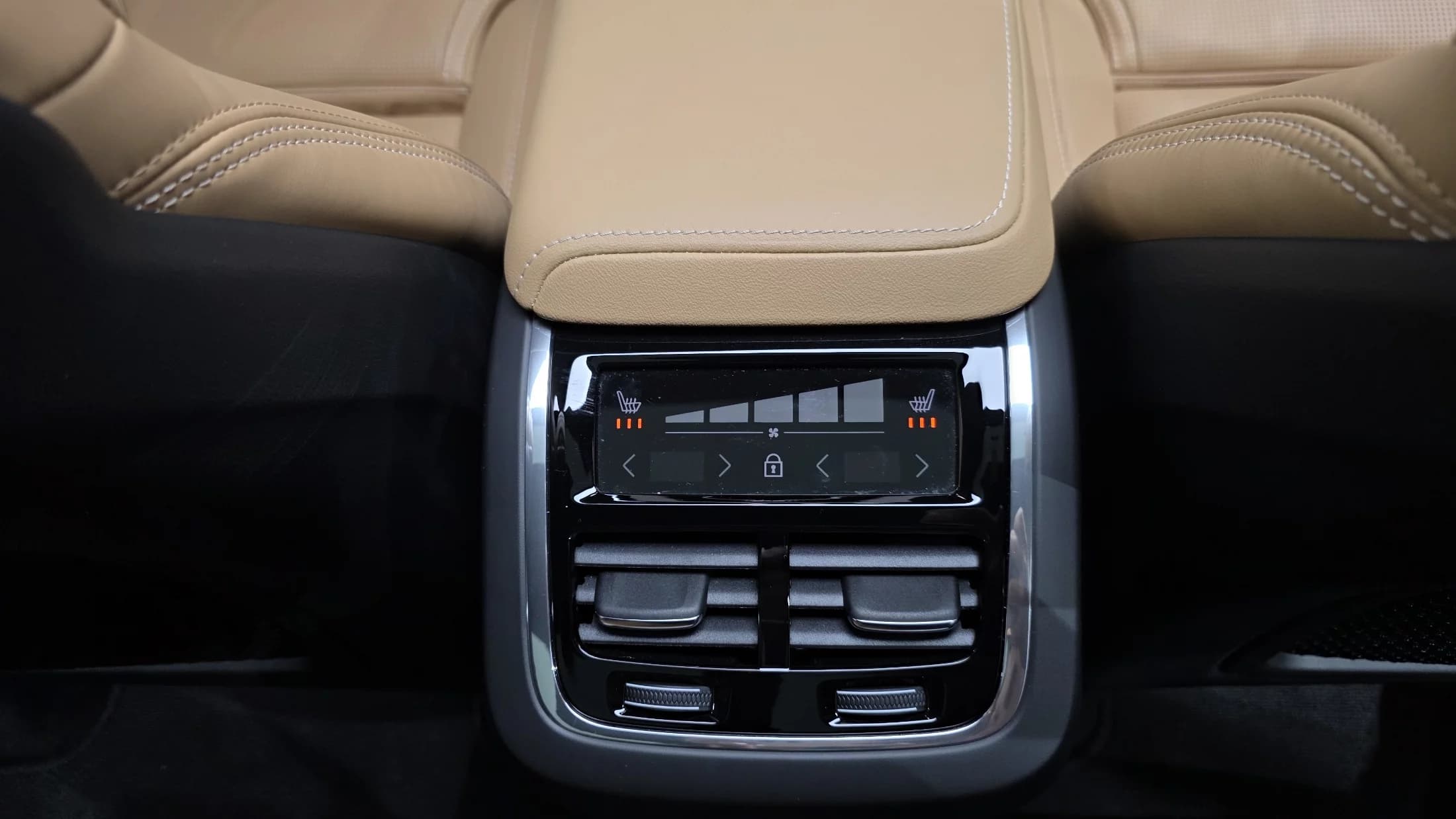 Volvo XC60 B5 Inscription, 2022 г. 25681 км. — фото 19