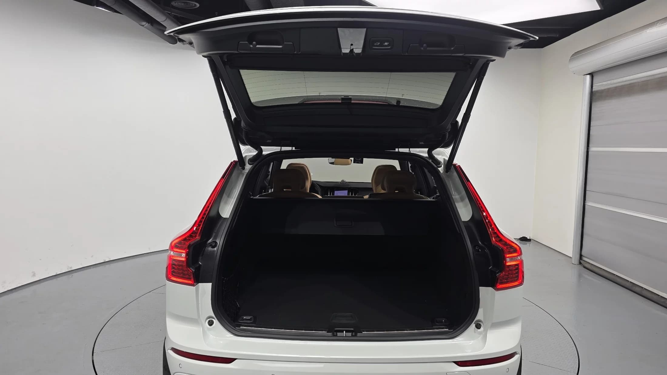 Volvo XC60 B5 Inscription, 2022 г. 25681 км. — фото 20