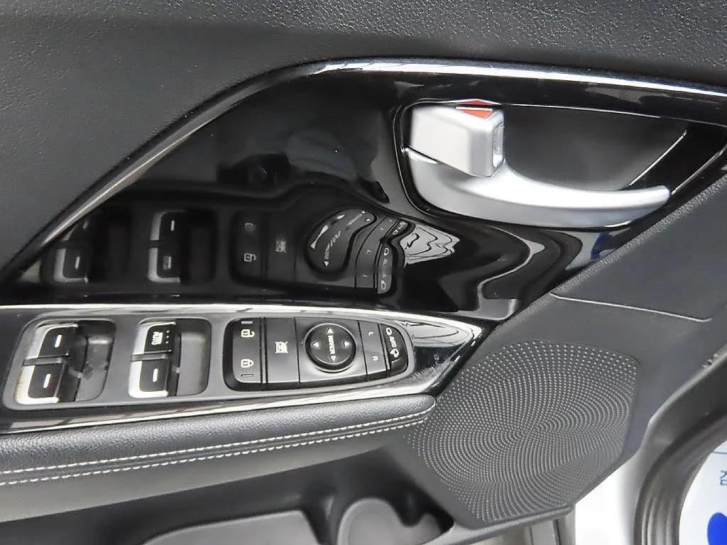 Kia Niro 1.6 HEV Prestige, гибрид, 2021 г. 161067 км. — фото 11