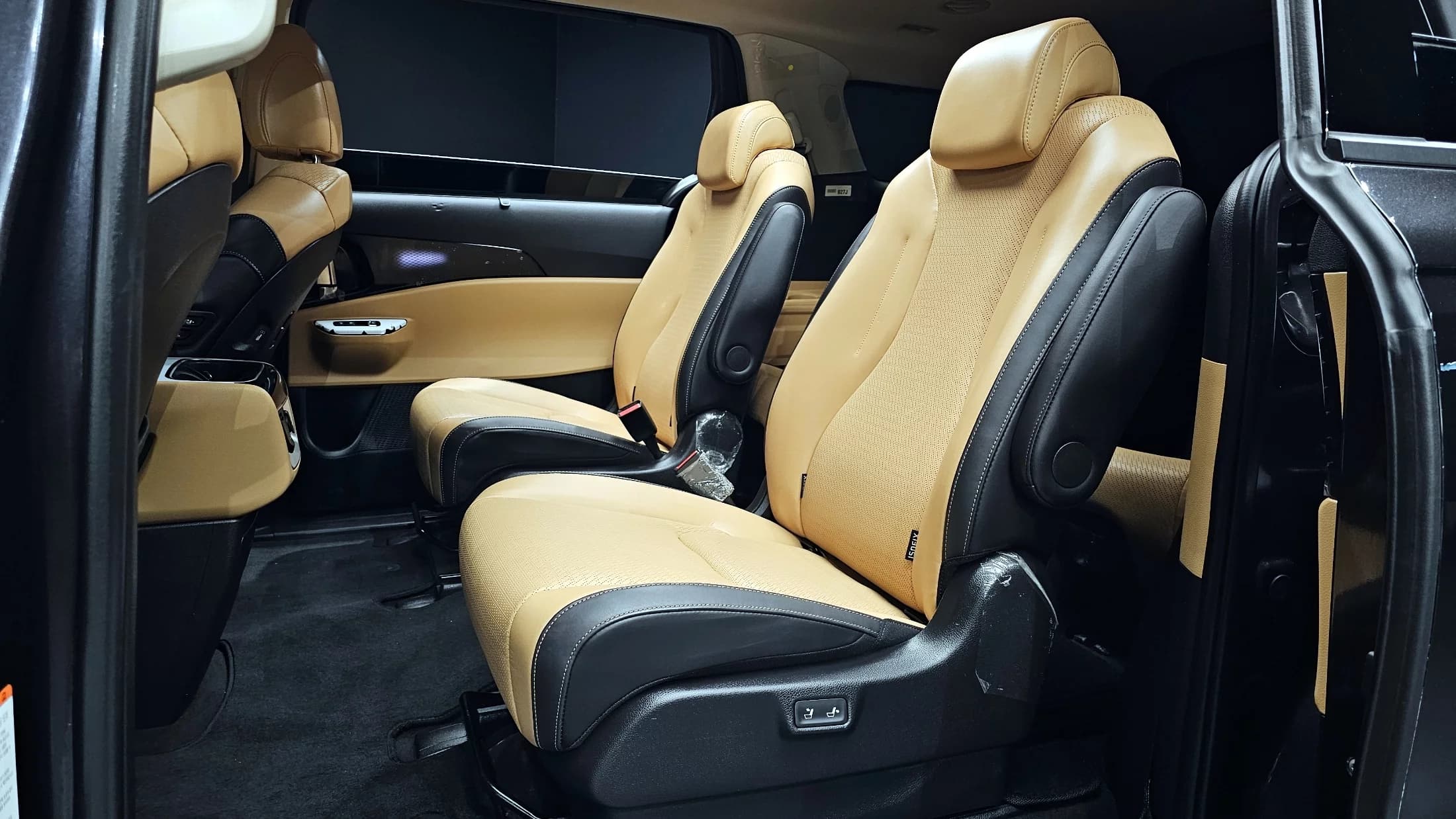 Kia Carnival 9-Seater Signature, 2023 г. 61699 км. — фото 12