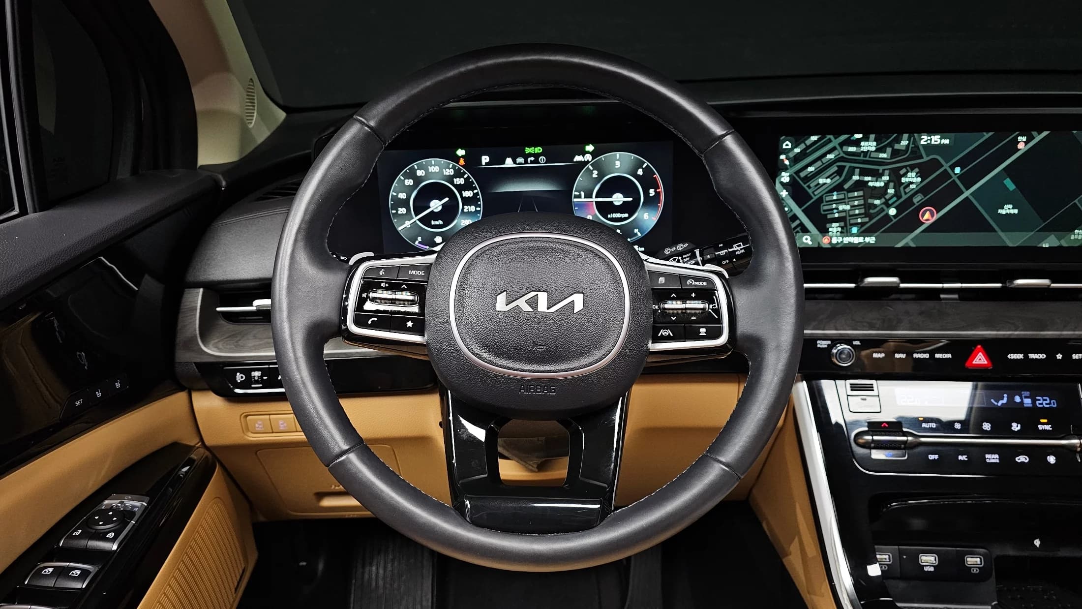 Kia Carnival 9-Seater Signature, 2023 г. 61699 км. — фото 13