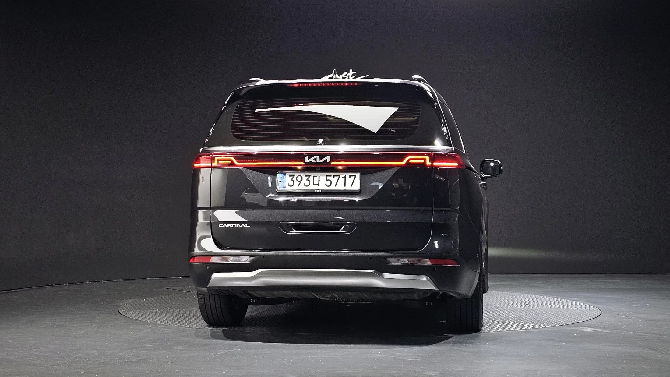 Kia Carnival 9-Seater Signature, 2023 г. 61699 км. — фото 4