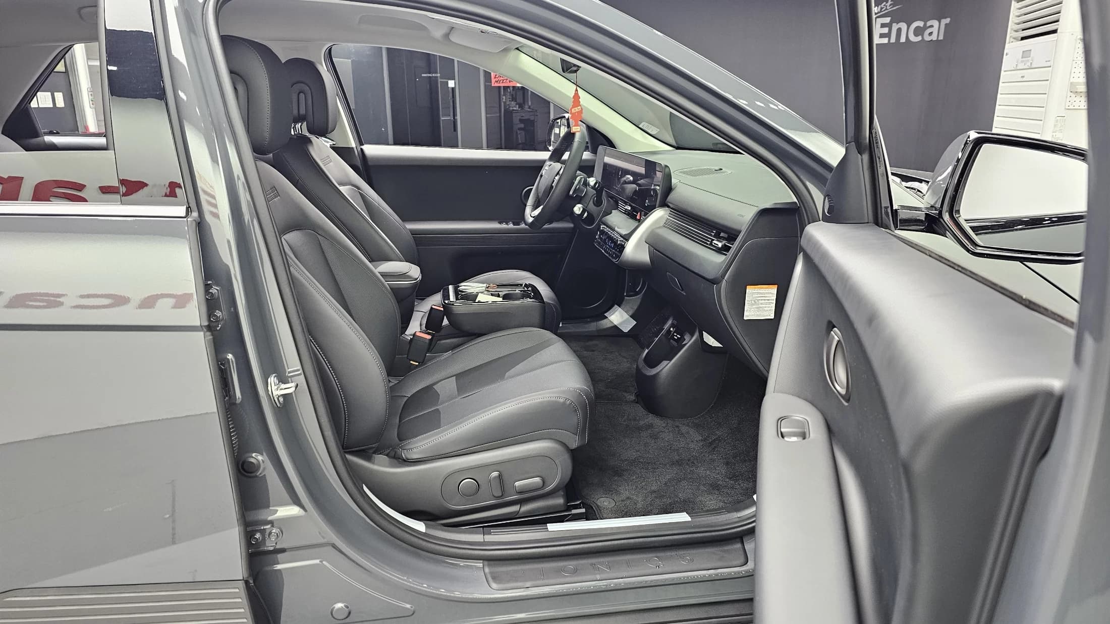 Hyundai Ioniq 5 Standard Exclusive, электромобиль, 2025 г. 5511 км. — фото 11