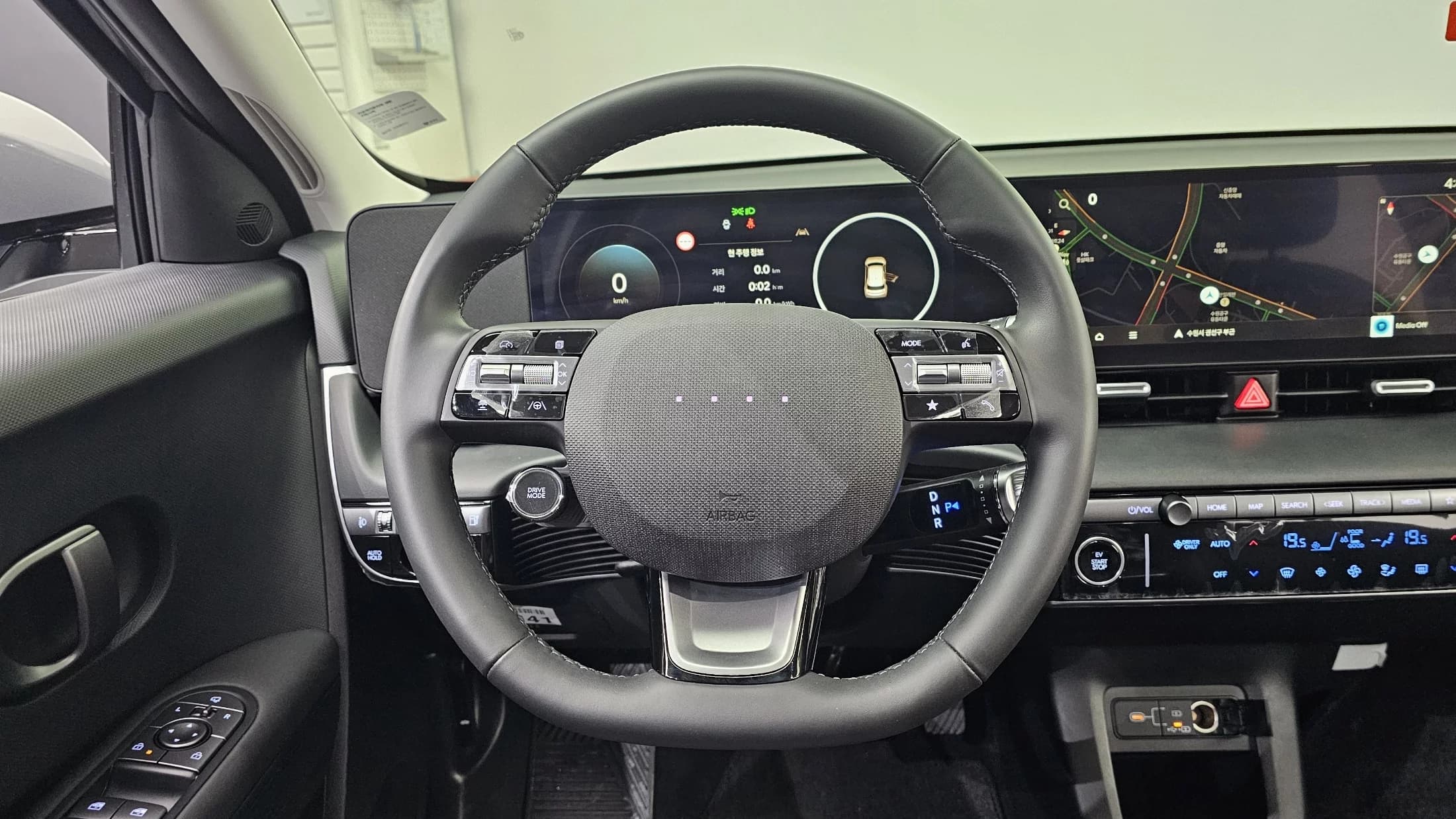 Hyundai Ioniq 5 Standard Exclusive, электромобиль, 2025 г. 5511 км. — фото 13