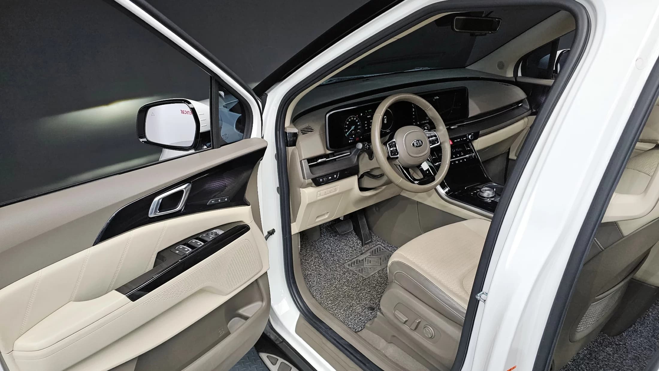 Kia Carnival 9-Seater Signature, 2021 г. 59341 км. — фото 11