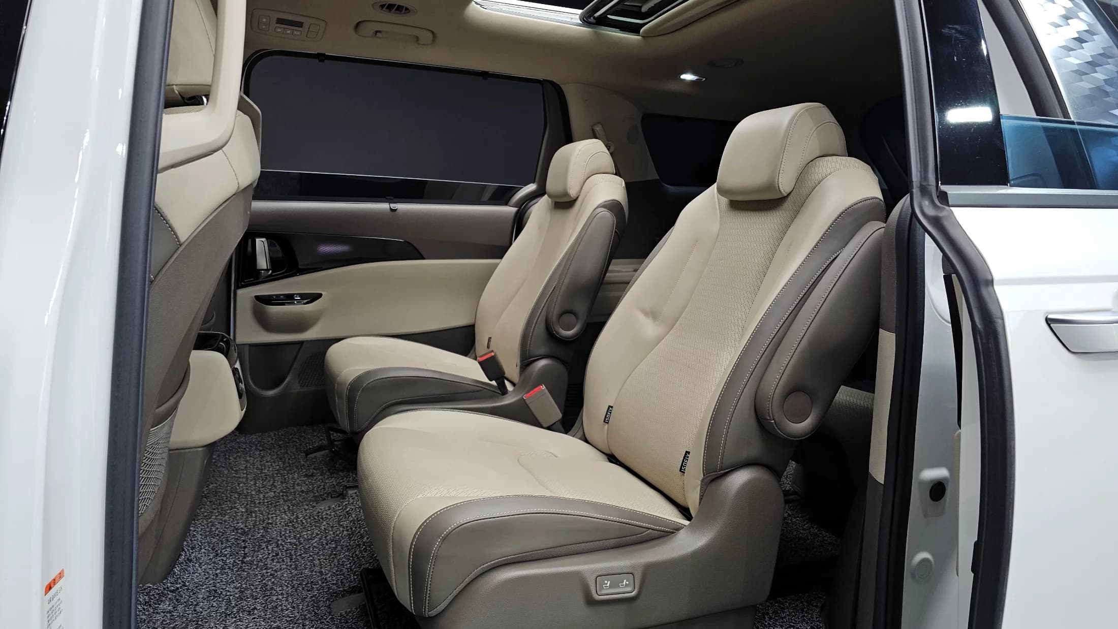 Kia Carnival 9-Seater Signature, 2021 г. 59341 км. — фото 12