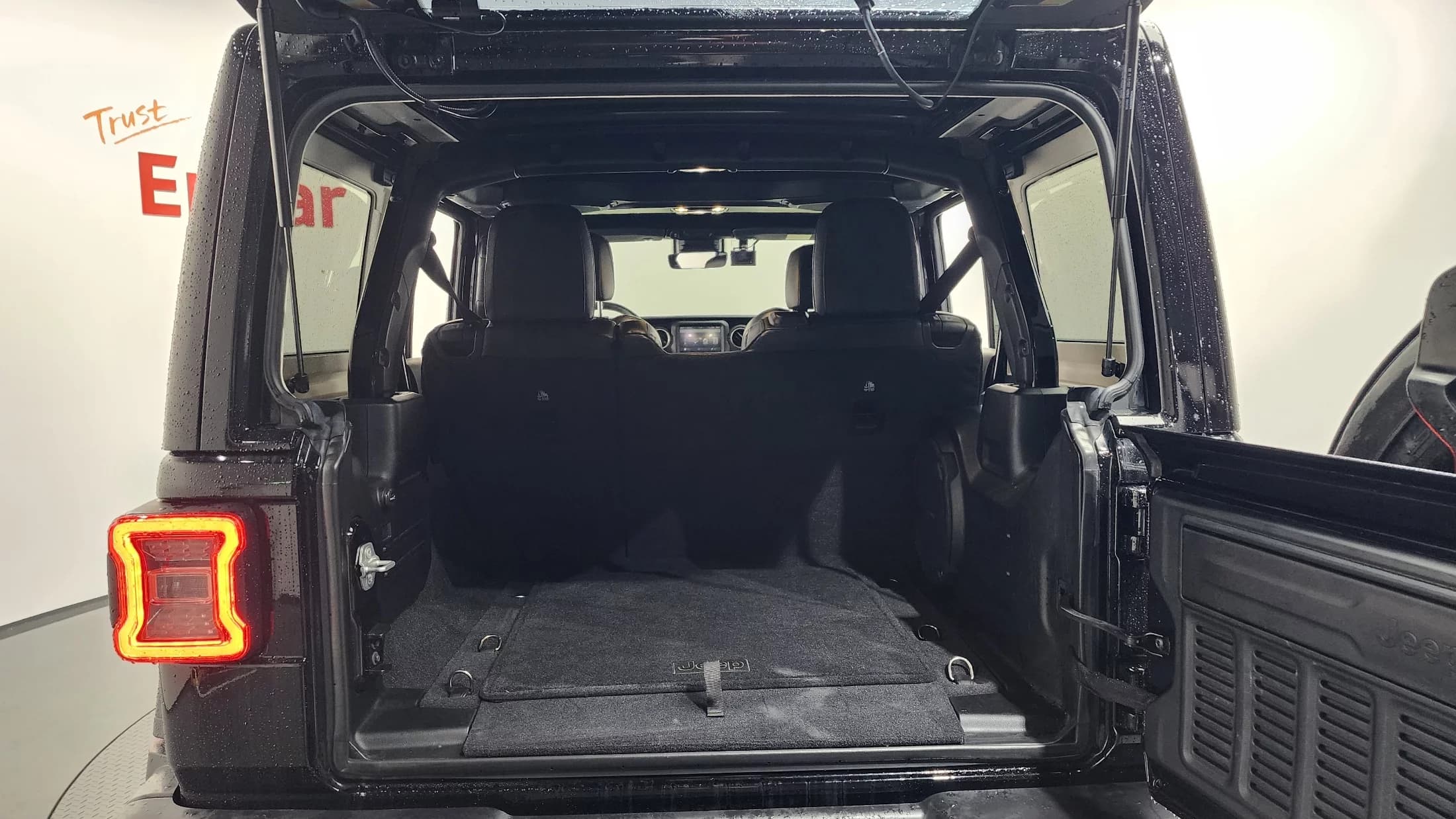 Jeep WRANGLER 2.0 Overland Power Top 4Door, 2021 г. 77689 км. — фото 19