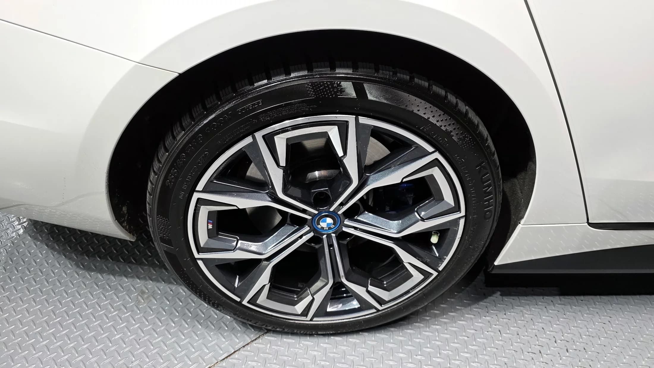 BMW i4 eDrive40 M Sports Pro, электромобиль, 2023 г. 45635 км. — фото 5