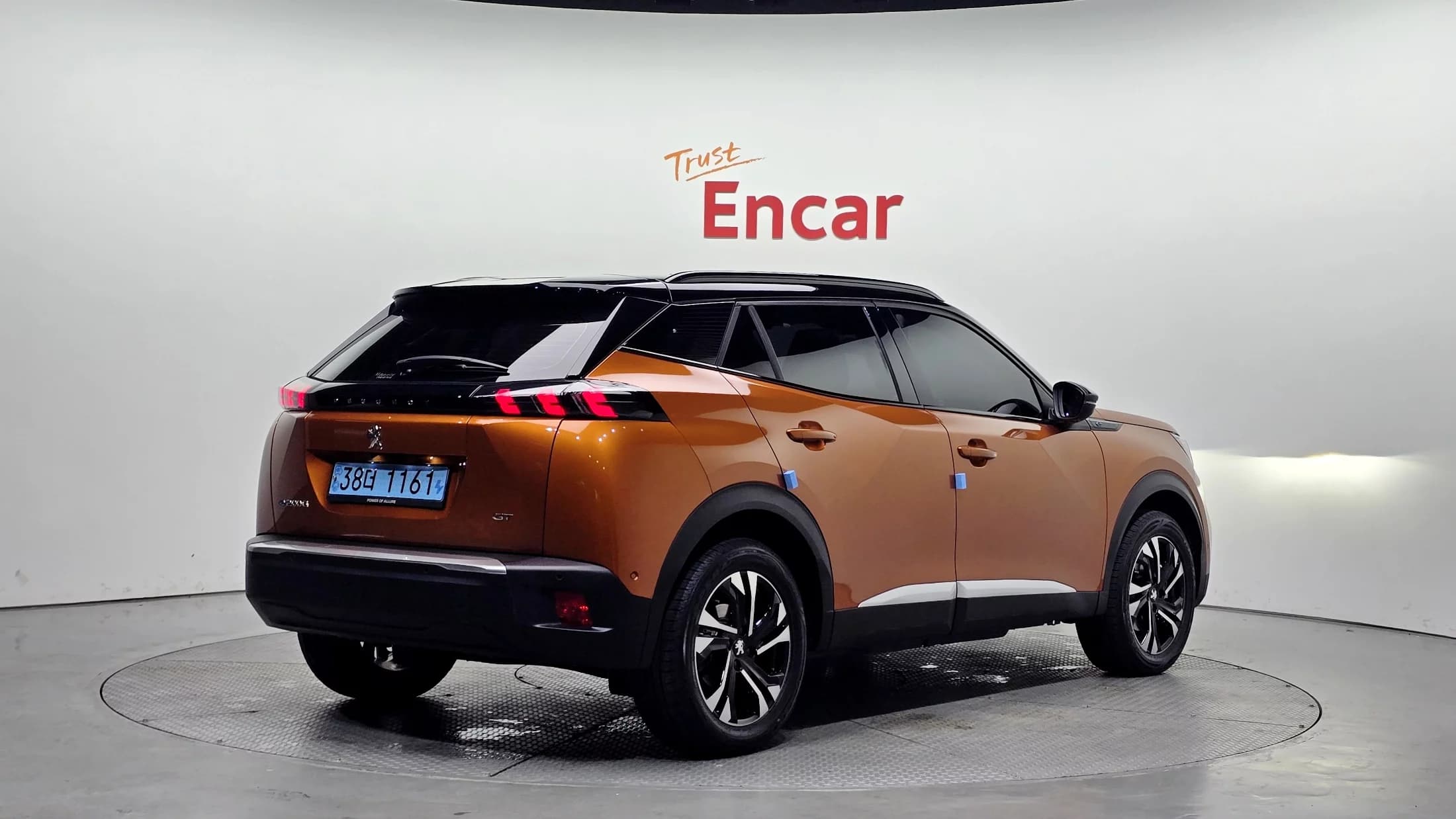 Peugeot 2008 EV GT, электромобиль, 2022 г. 40707 км. — фото 2