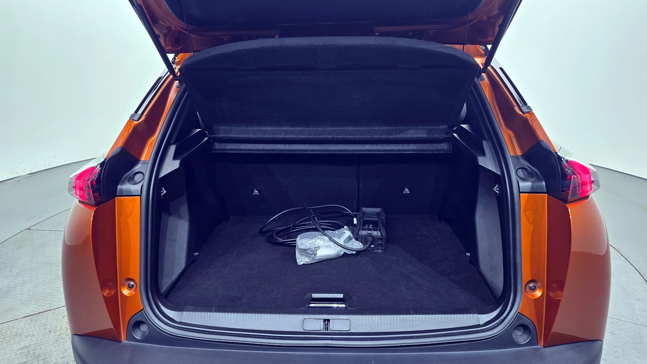Peugeot 2008 EV GT, электромобиль, 2022 г. 40707 км. — фото 20