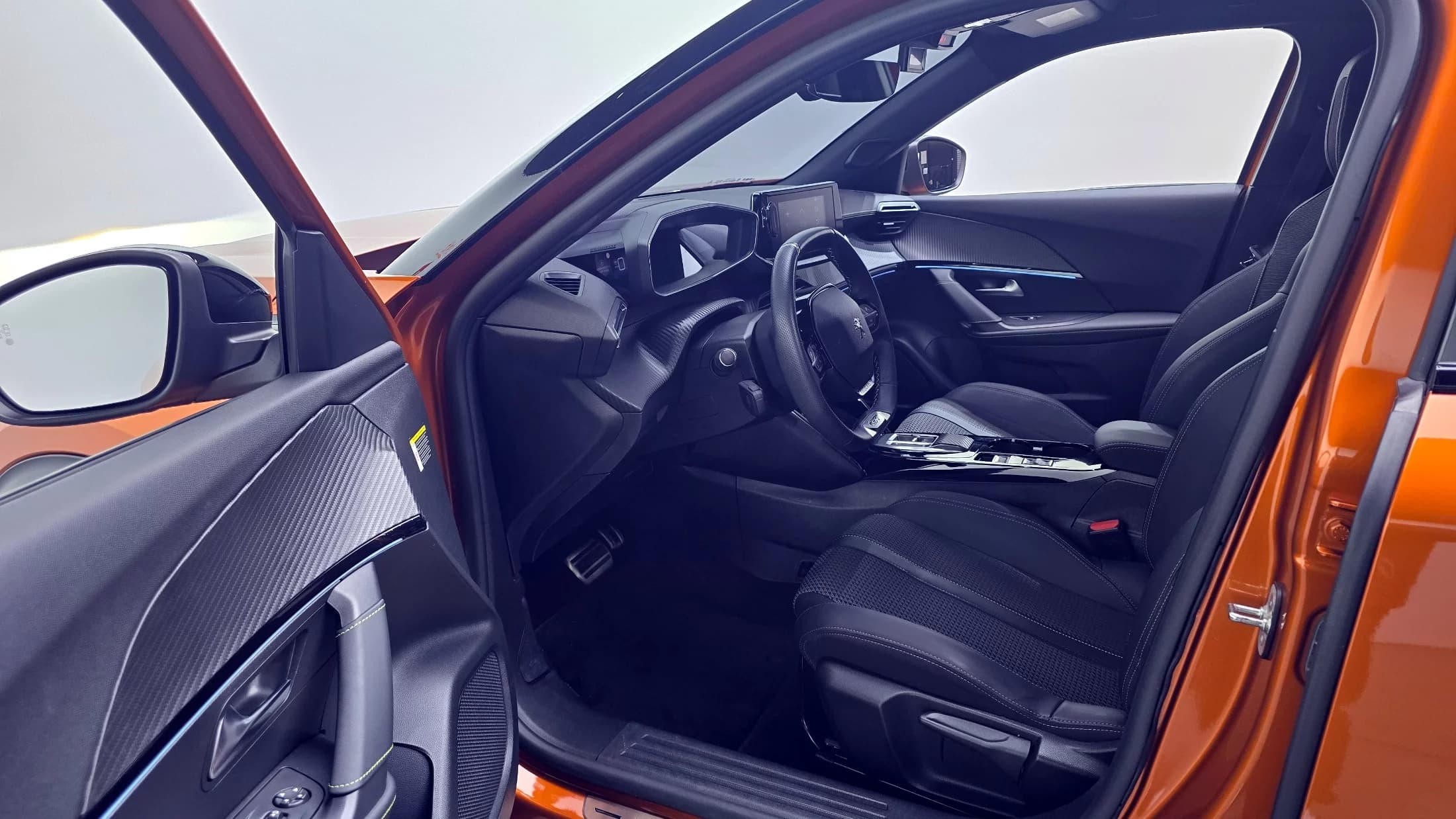 Peugeot 2008 EV GT, электромобиль, 2022 г. 40707 км. — фото 10
