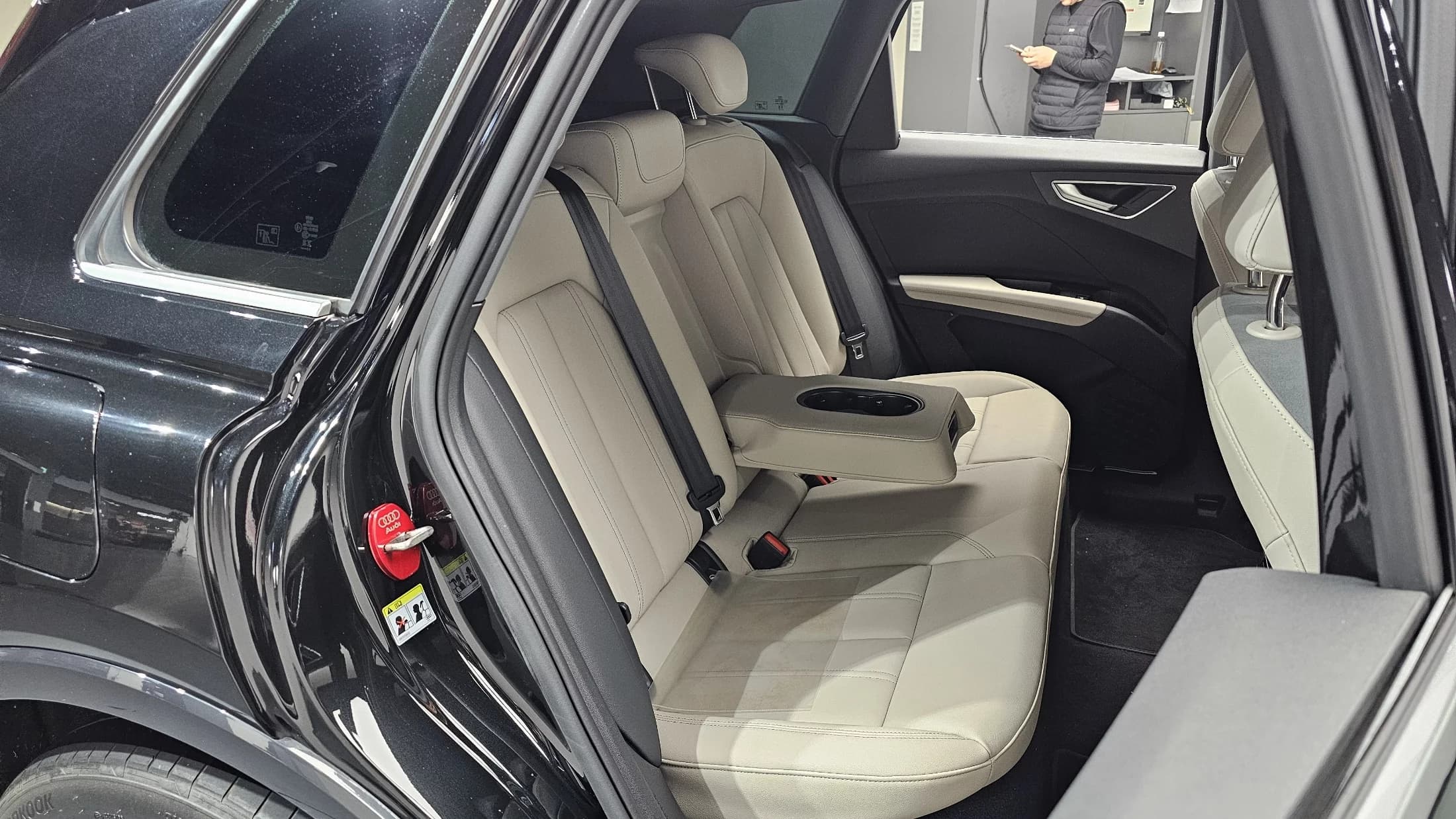 Audi Q4 e-tron 40 Premium, электромобиль, 2023 г. 59166 км. — фото 12