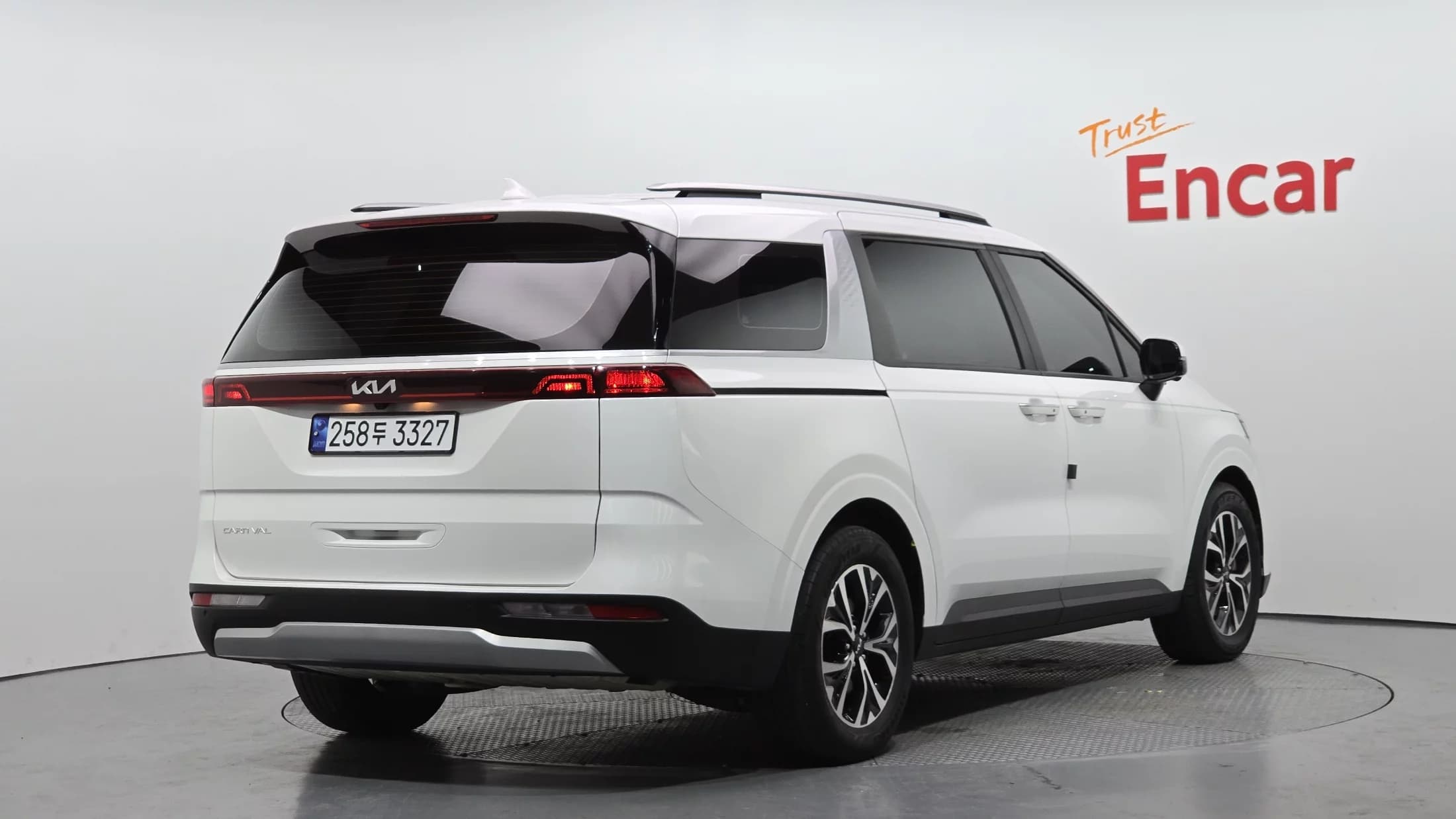 Kia Carnival 9-Seater Prestige, 2021 г. 68627 км. — фото 2