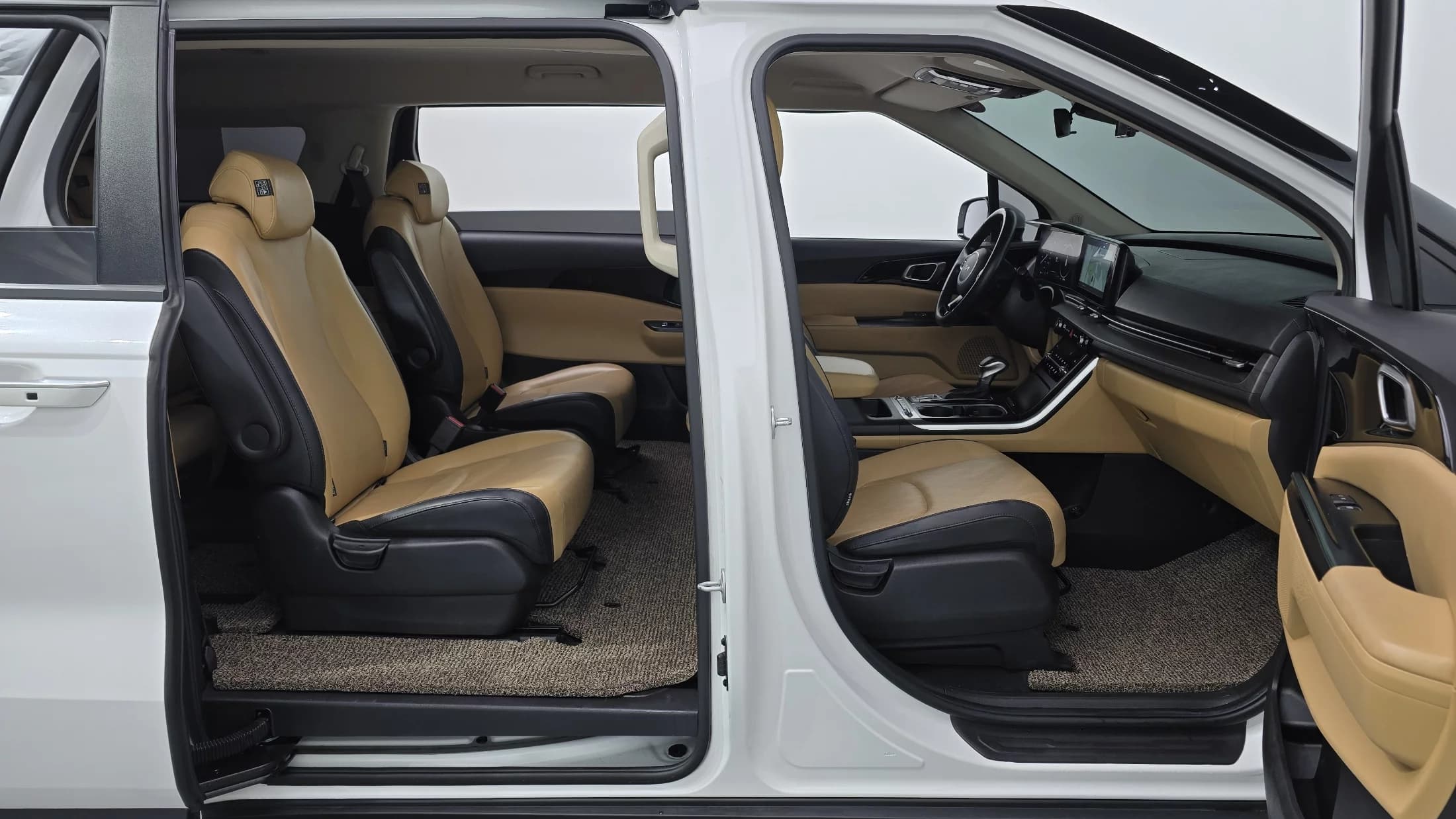 Kia Carnival 9-Seater Prestige, 2021 г. 68627 км. — фото 11