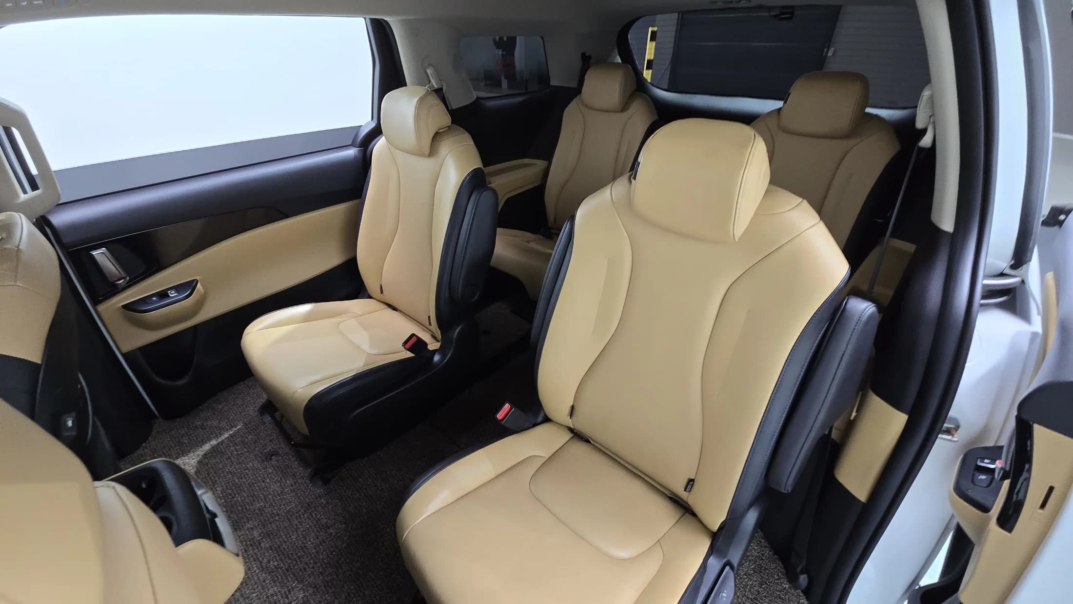 Kia Carnival 9-Seater Prestige, 2021 г. 68627 км. — фото 12