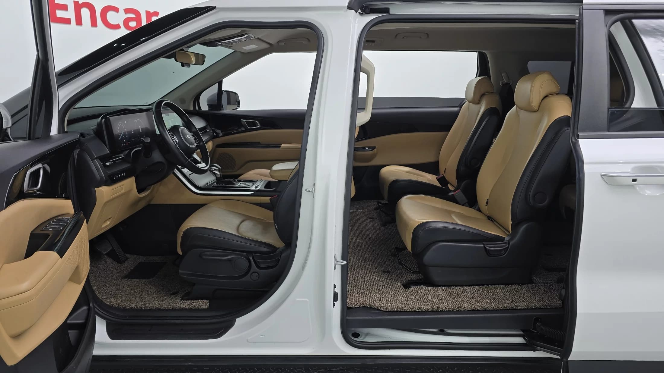 Kia Carnival 9-Seater Prestige, 2021 г. 68627 км. — фото 10