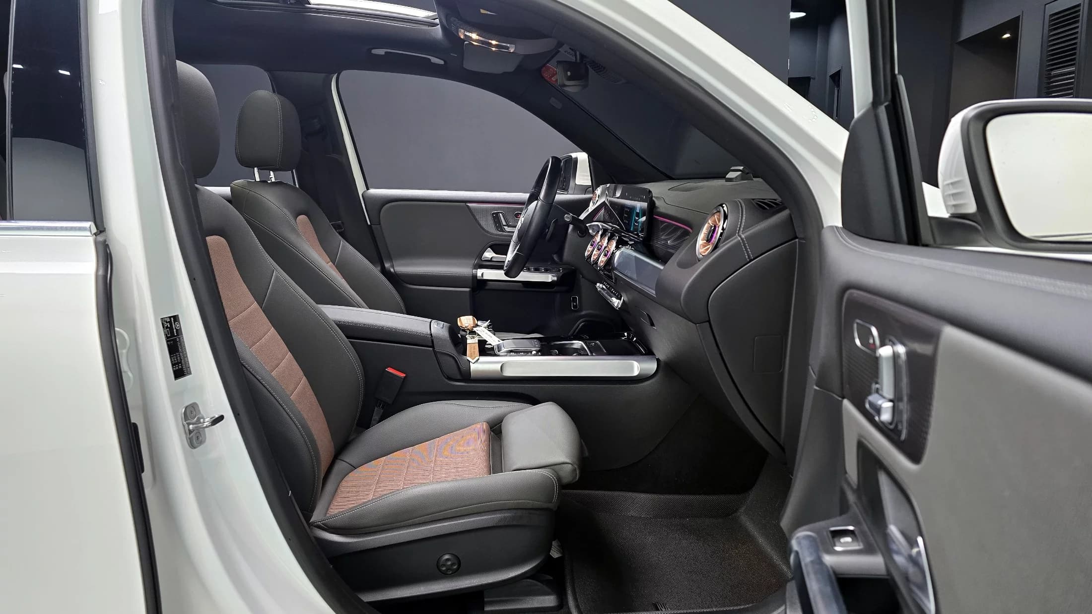 Mercedes-Benz EQB EQB300 4MATIC, электромобиль, 2023 г. 35342 км. — фото 10