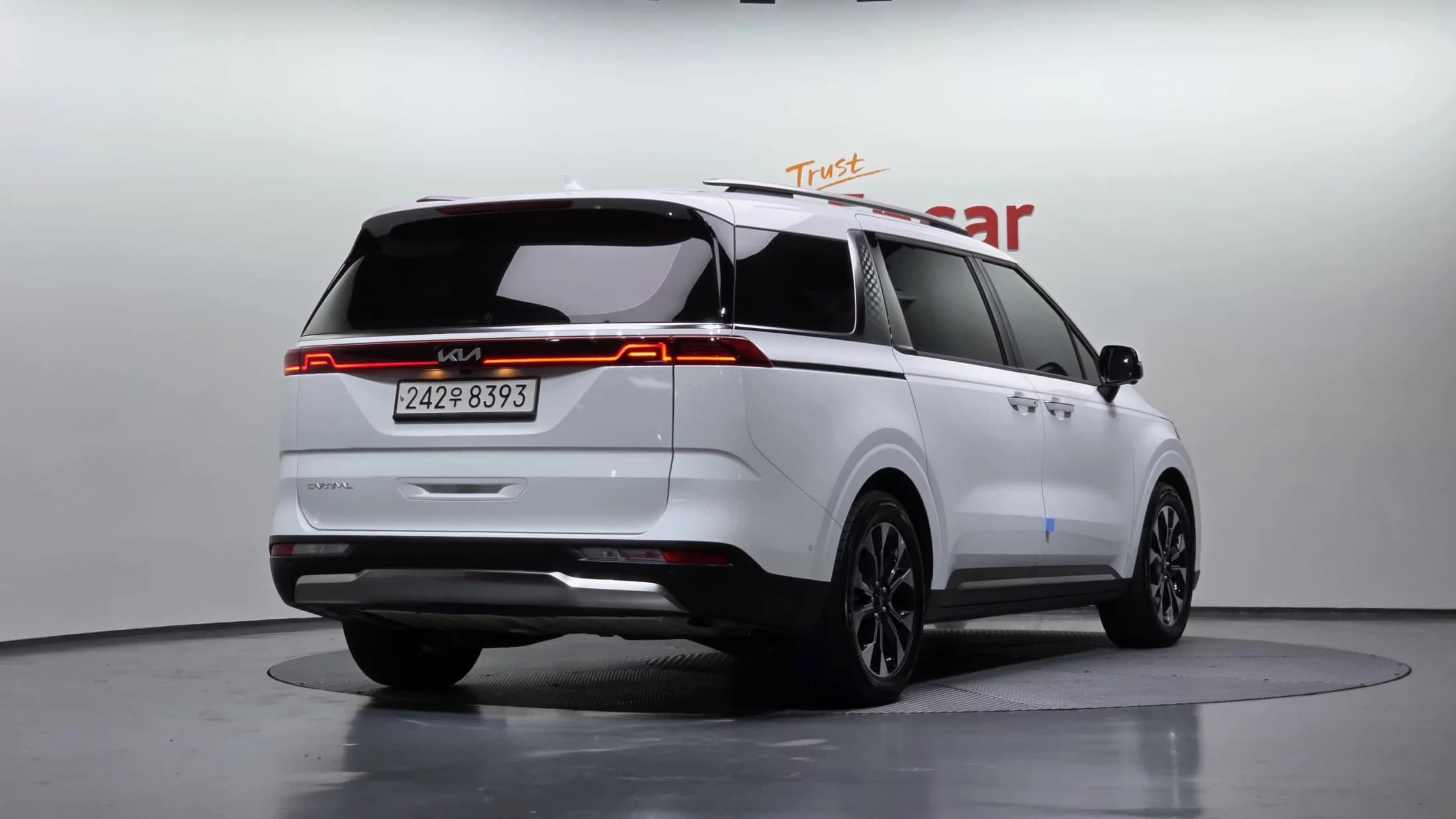 Kia Carnival 7-Seater Signature, 2022 г. 79990 км. — фото 2