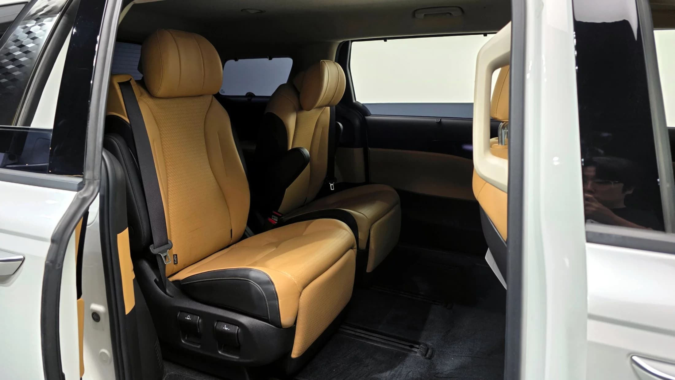 Kia Carnival 7-Seater Signature, 2022 г. 79990 км. — фото 12