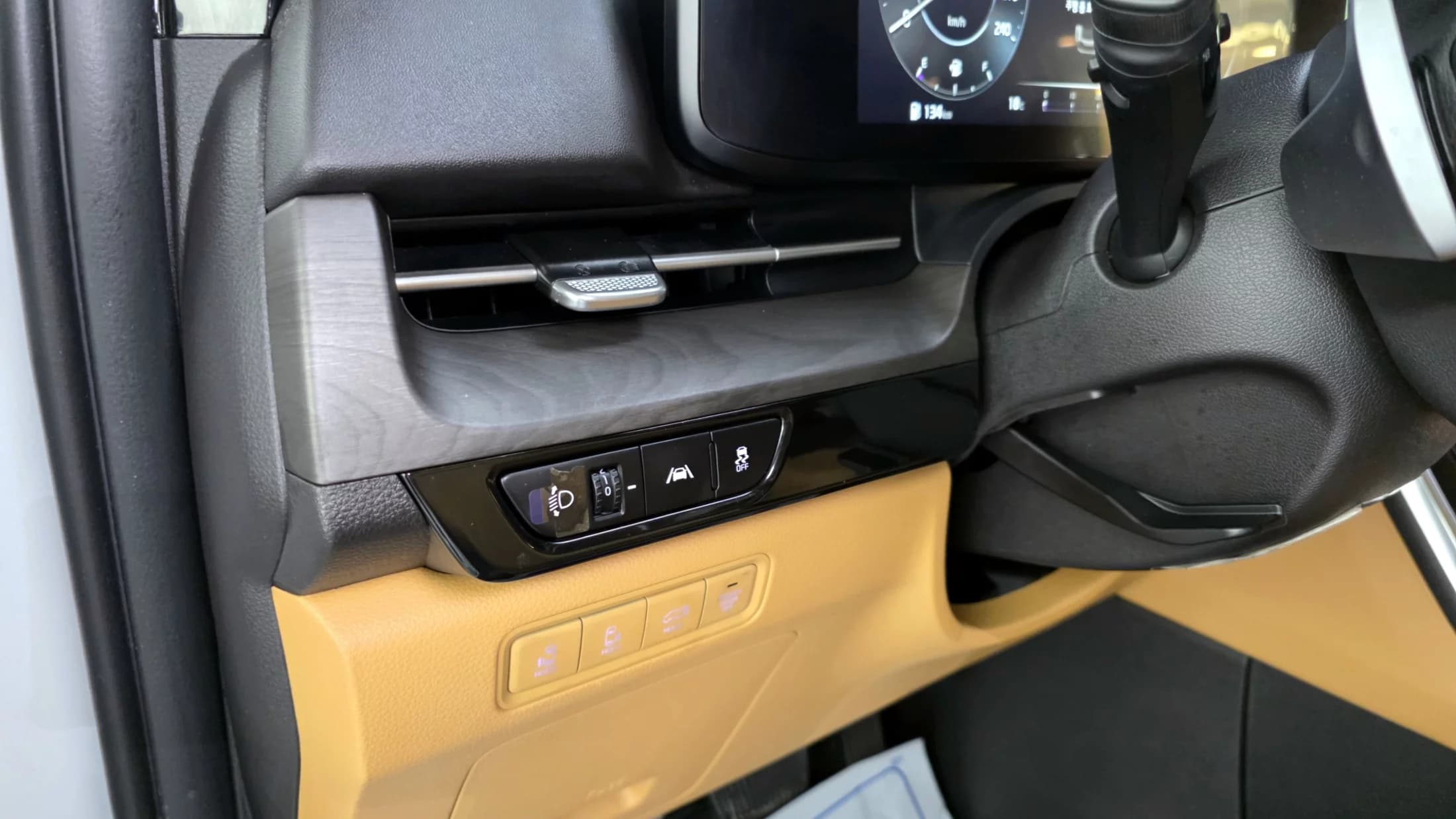 Kia Carnival 7-Seater Signature, 2022 г. 79990 км. — фото 17