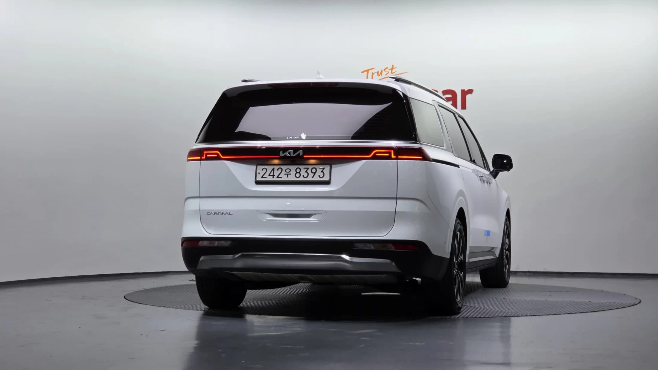 Kia Carnival 7-Seater Signature, 2022 г. 79990 км. — фото 4