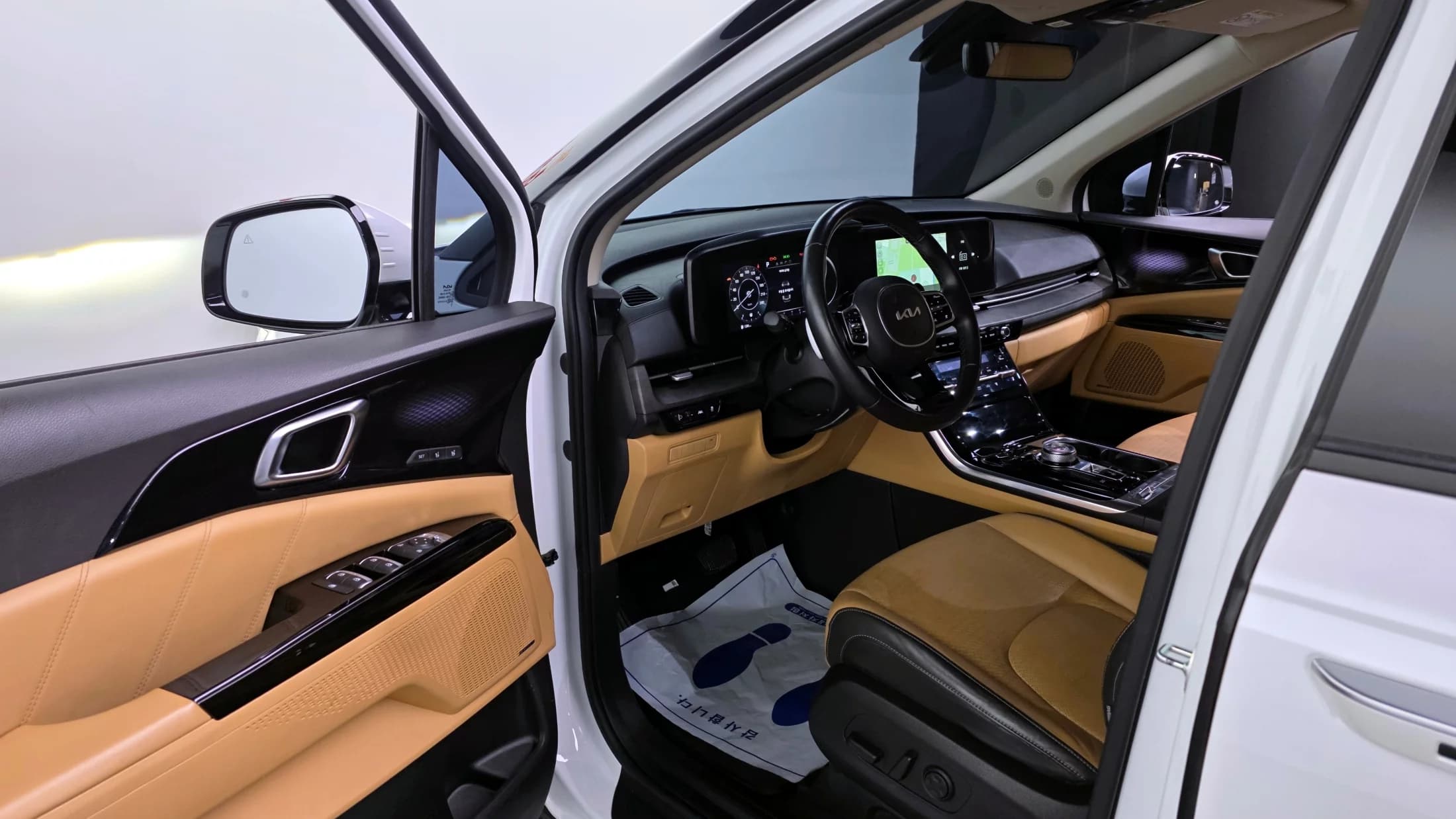 Kia Carnival 7-Seater Signature, 2022 г. 79990 км. — фото 10