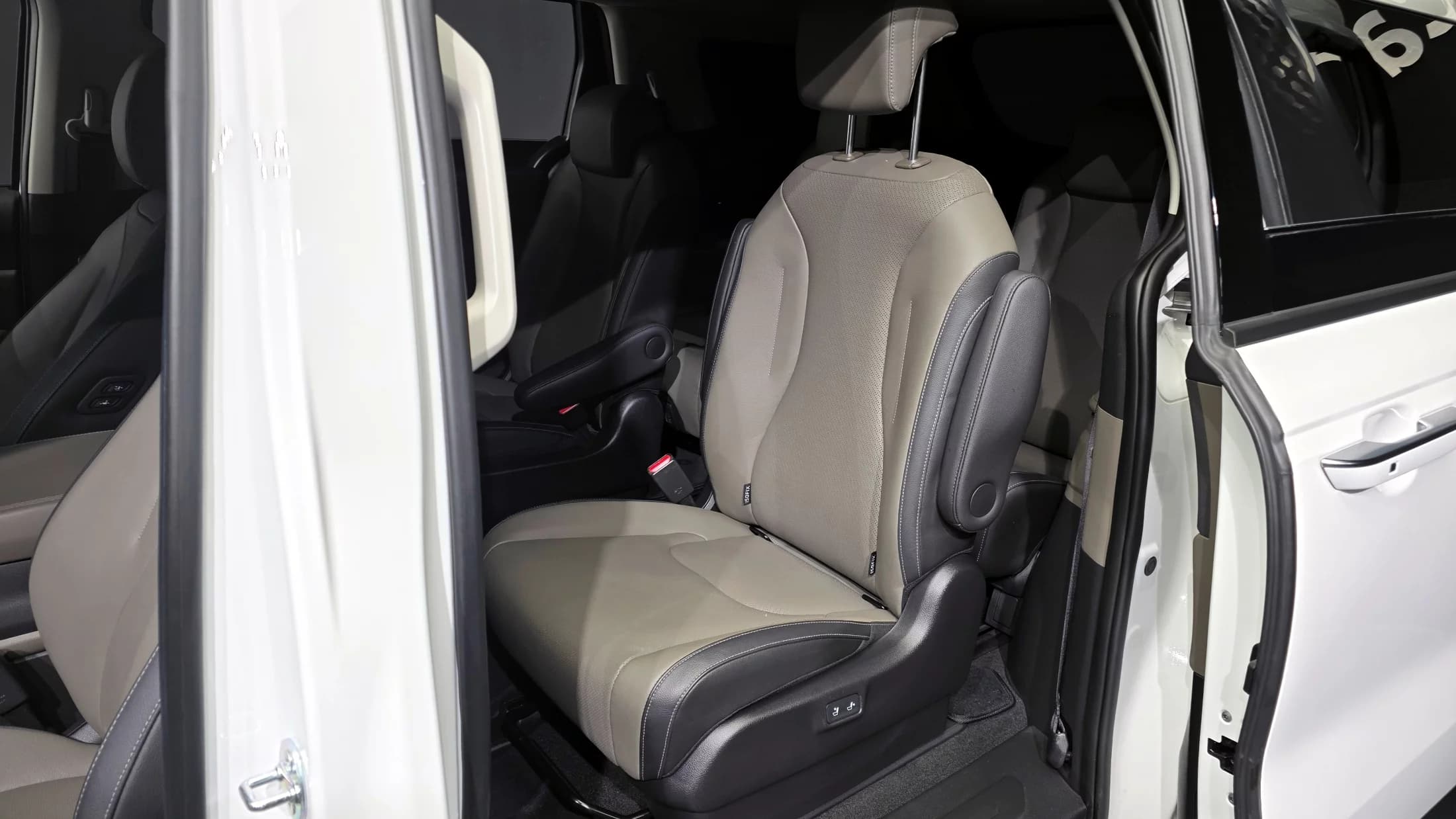 Kia Carnival 9-Seater Noblesse, 2024 г. 21256 км. — фото 11