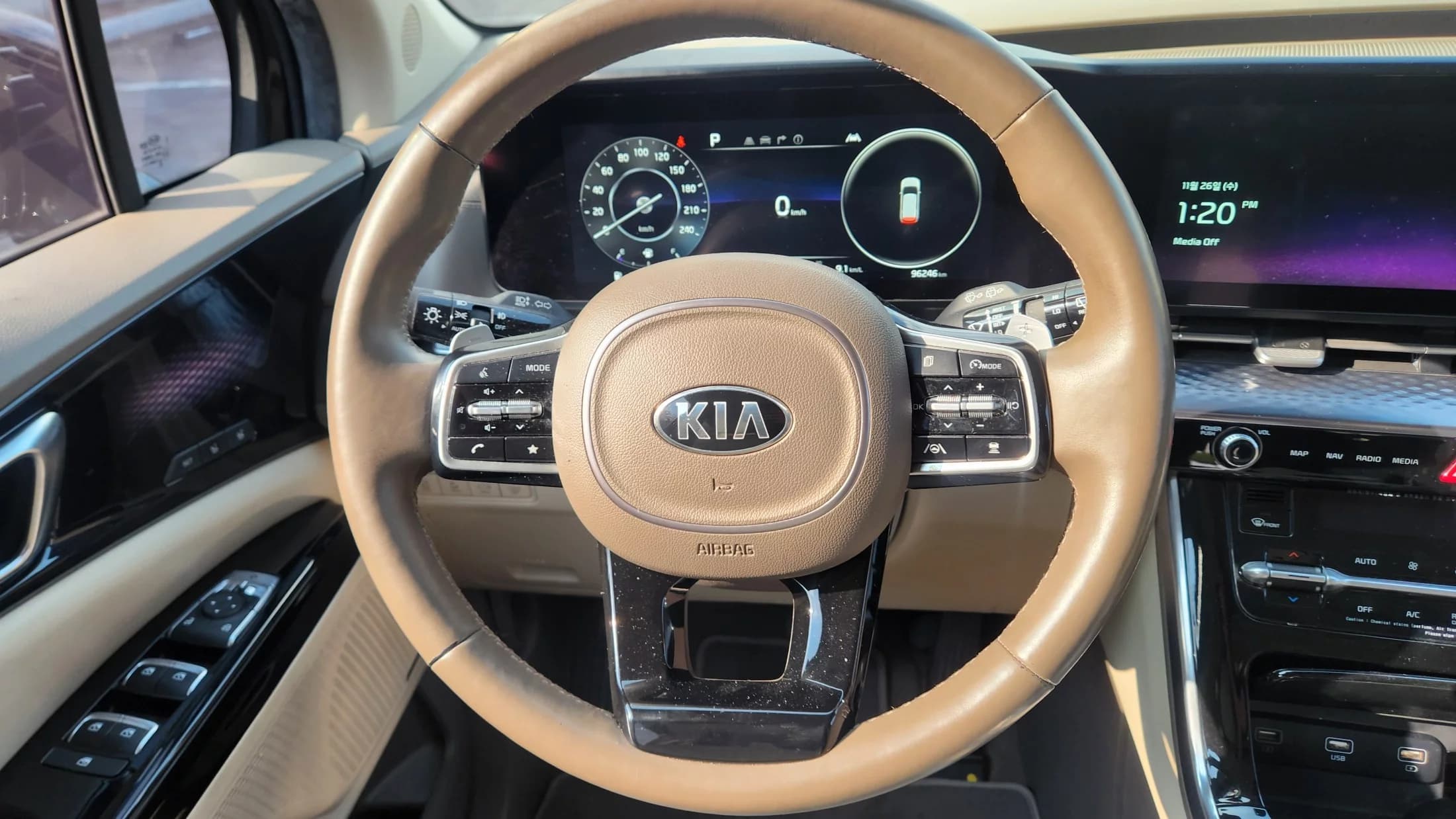 Kia Carnival Gasoline 9-Seater Hi-Limousine Signature, 2021 г. 96282 км. — фото 11