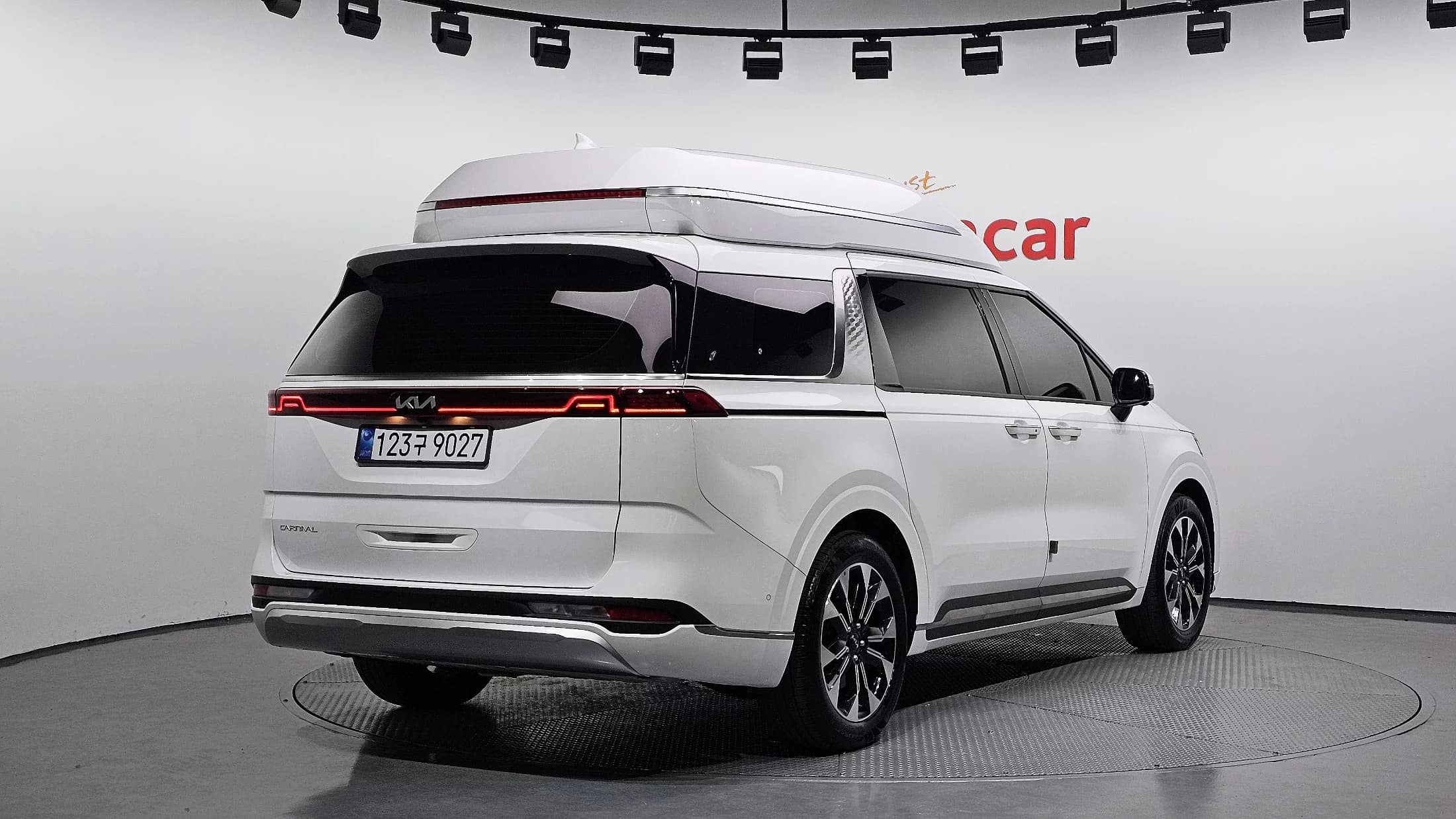 Kia Carnival Gasoline 7-Seater Hi-Limousine Signature, 2023 г. 34479 км. — фото 2